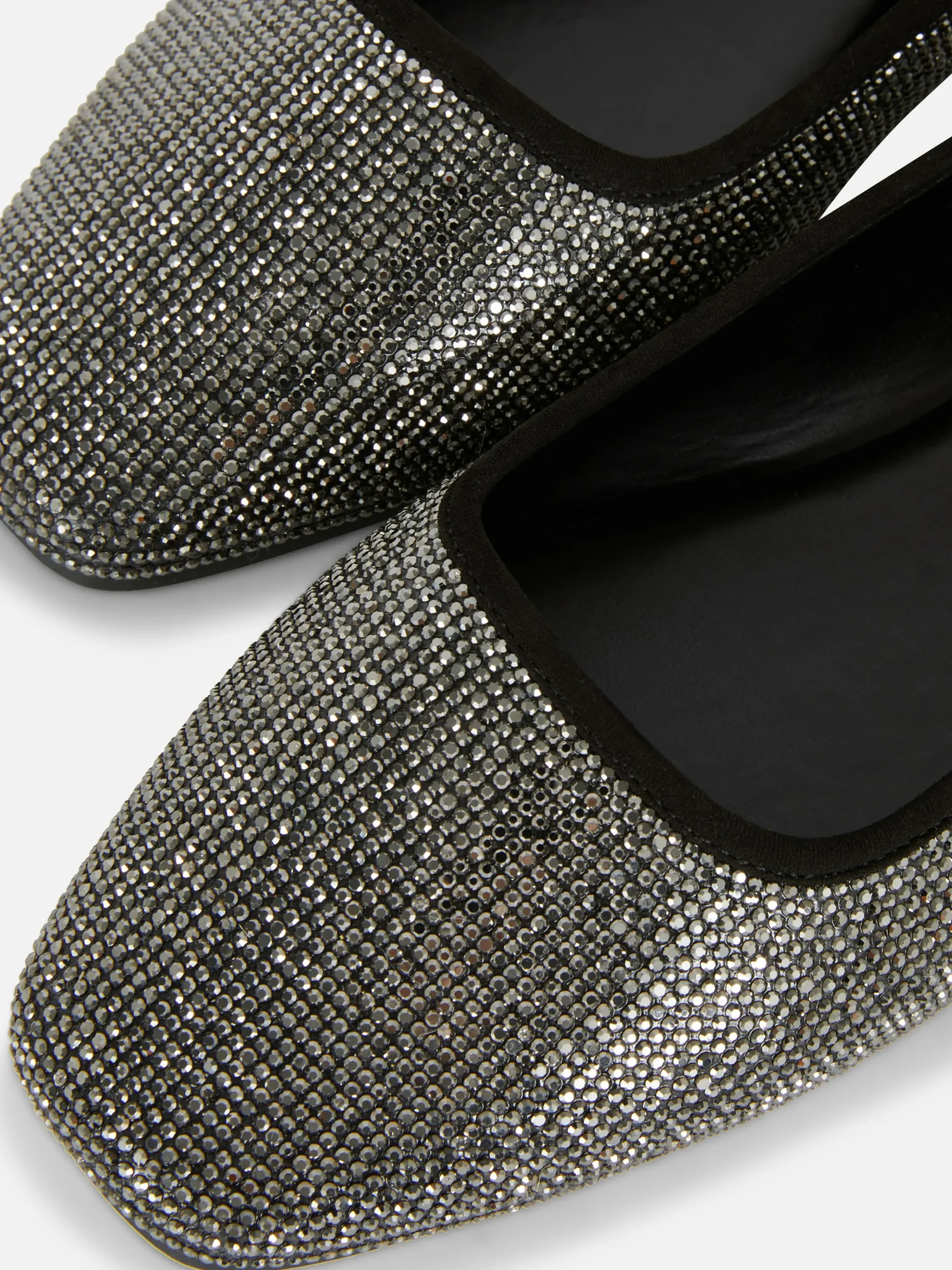 escarpins_clouts__bout_ca_4-1.webp Escarpins Cloutés à Bout Carré