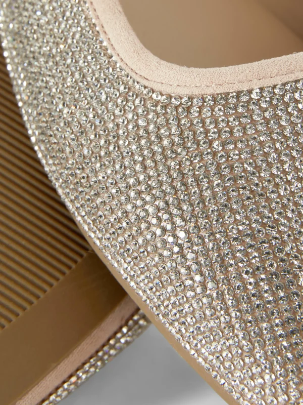 Escarpins Cloutés à Bout Carré