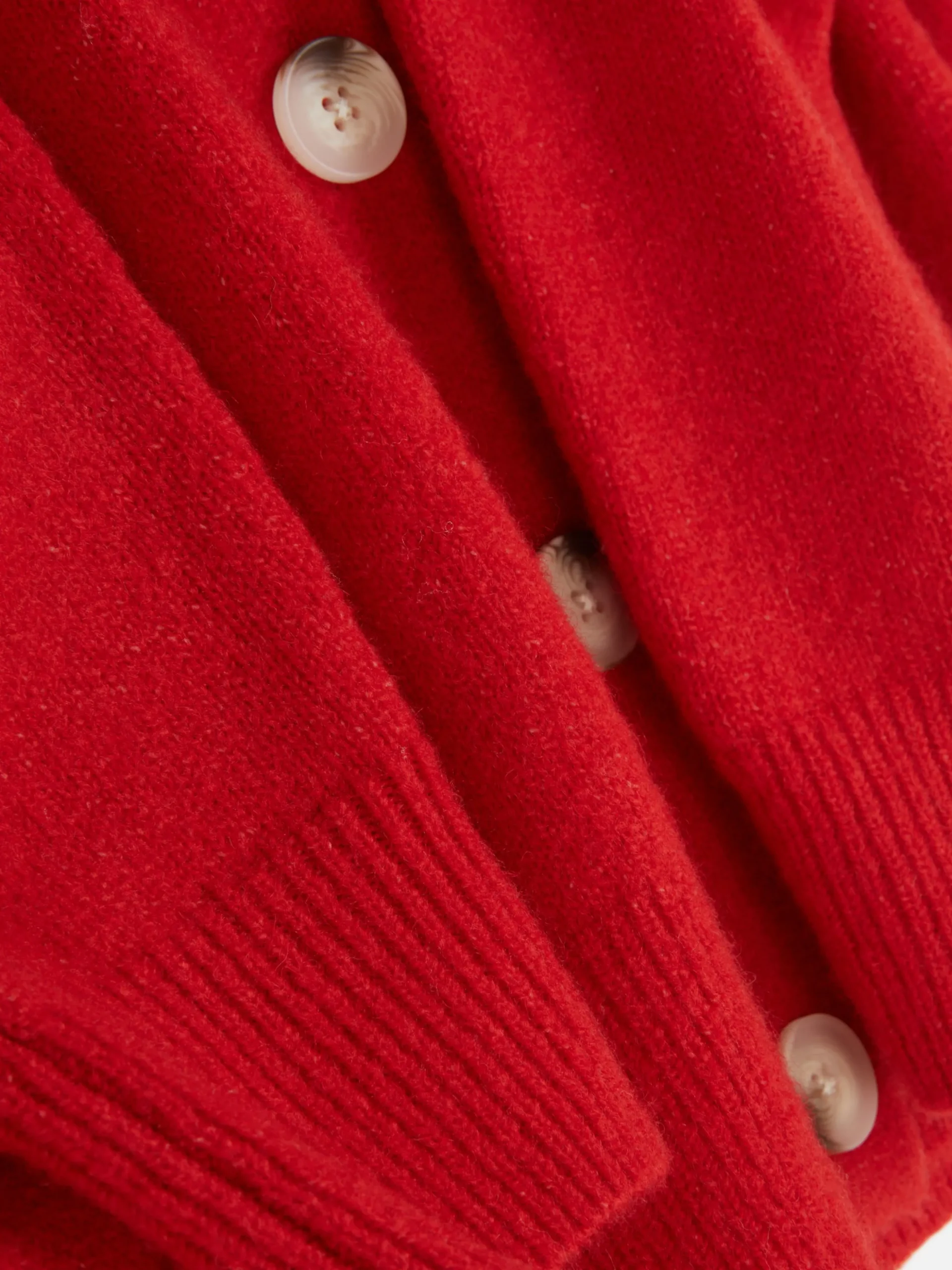 gilet_boutonn__col_rasduc_5.webp Gilet Boutonné à Col Ras-du-cou