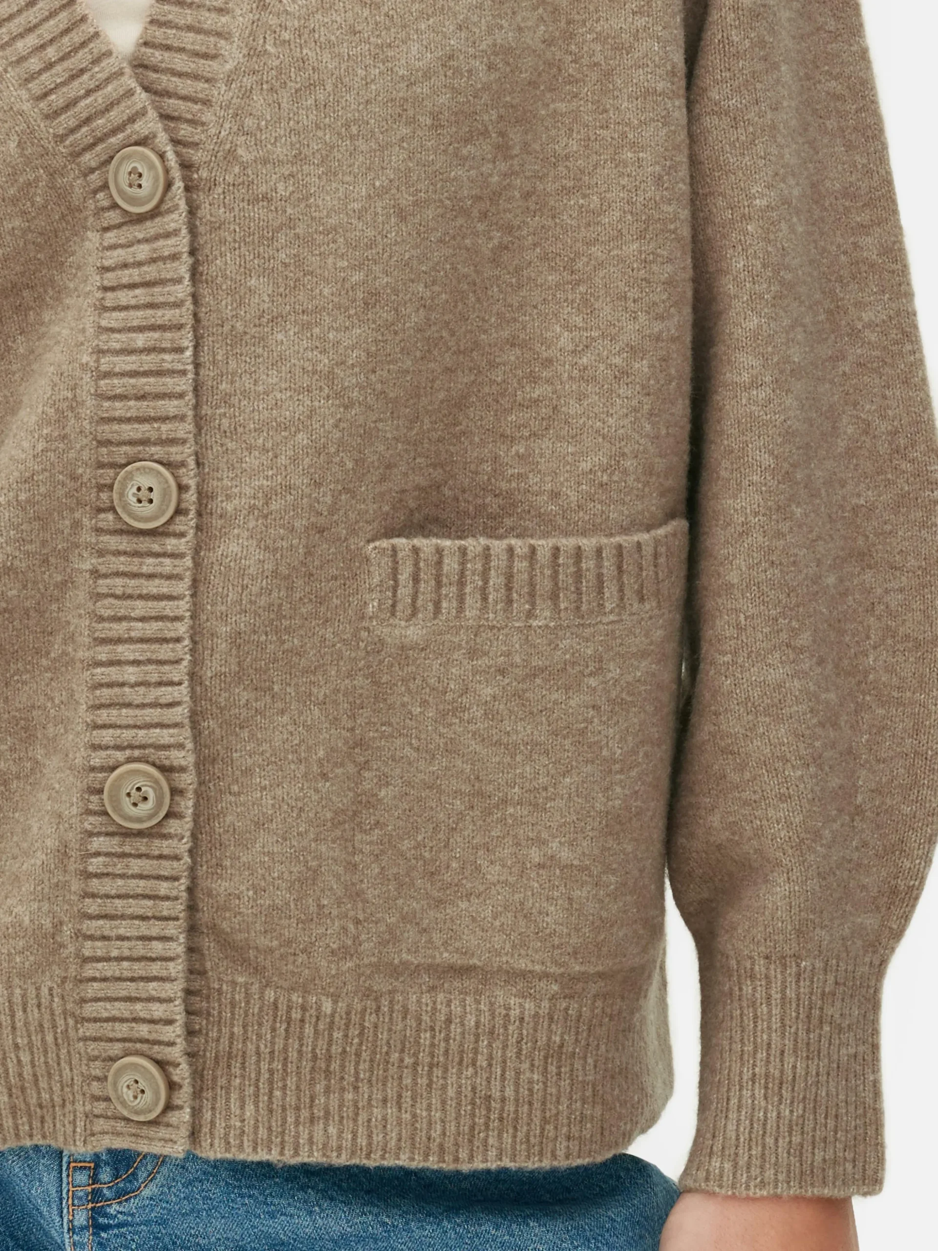 gilet_boyfriend_en_maille_2-1.webp Gilet Boyfriend En Maille à Col En V