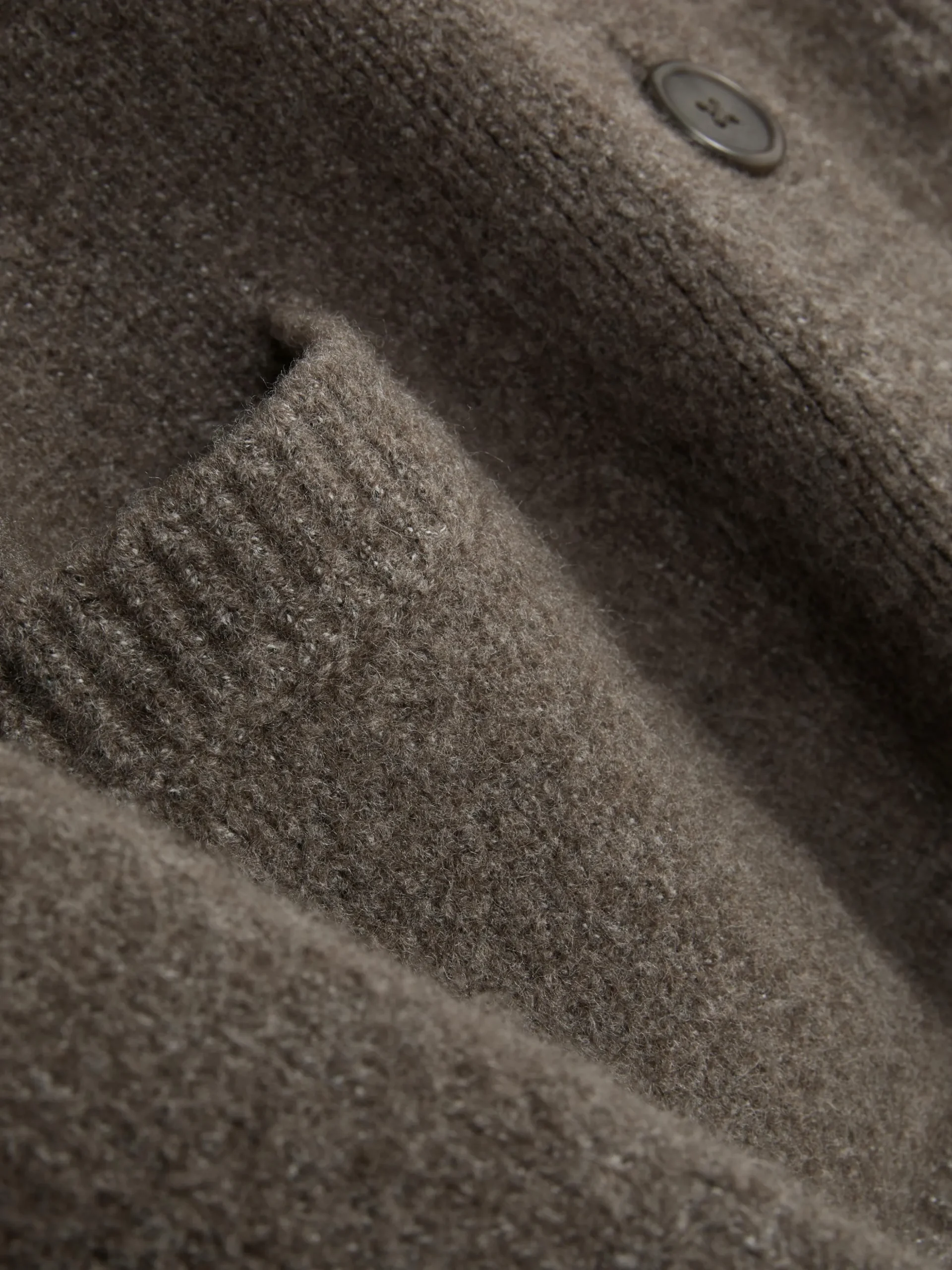 gilet_dcontract_boutonn_s_6-1.webp Gilet Décontracté Boutonné Sur Le Devant