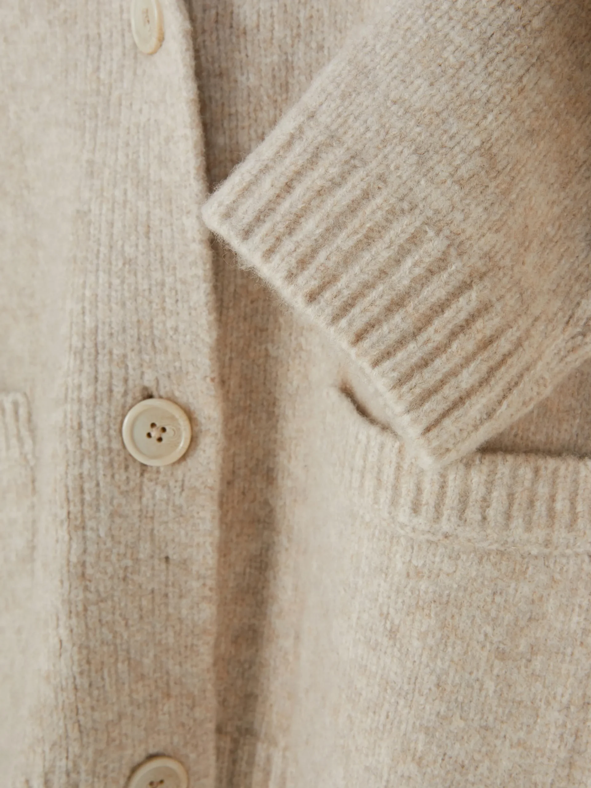 gilet_dcontract_boutonn_s_6.webp Gilet Décontracté Boutonné Sur Le Devant