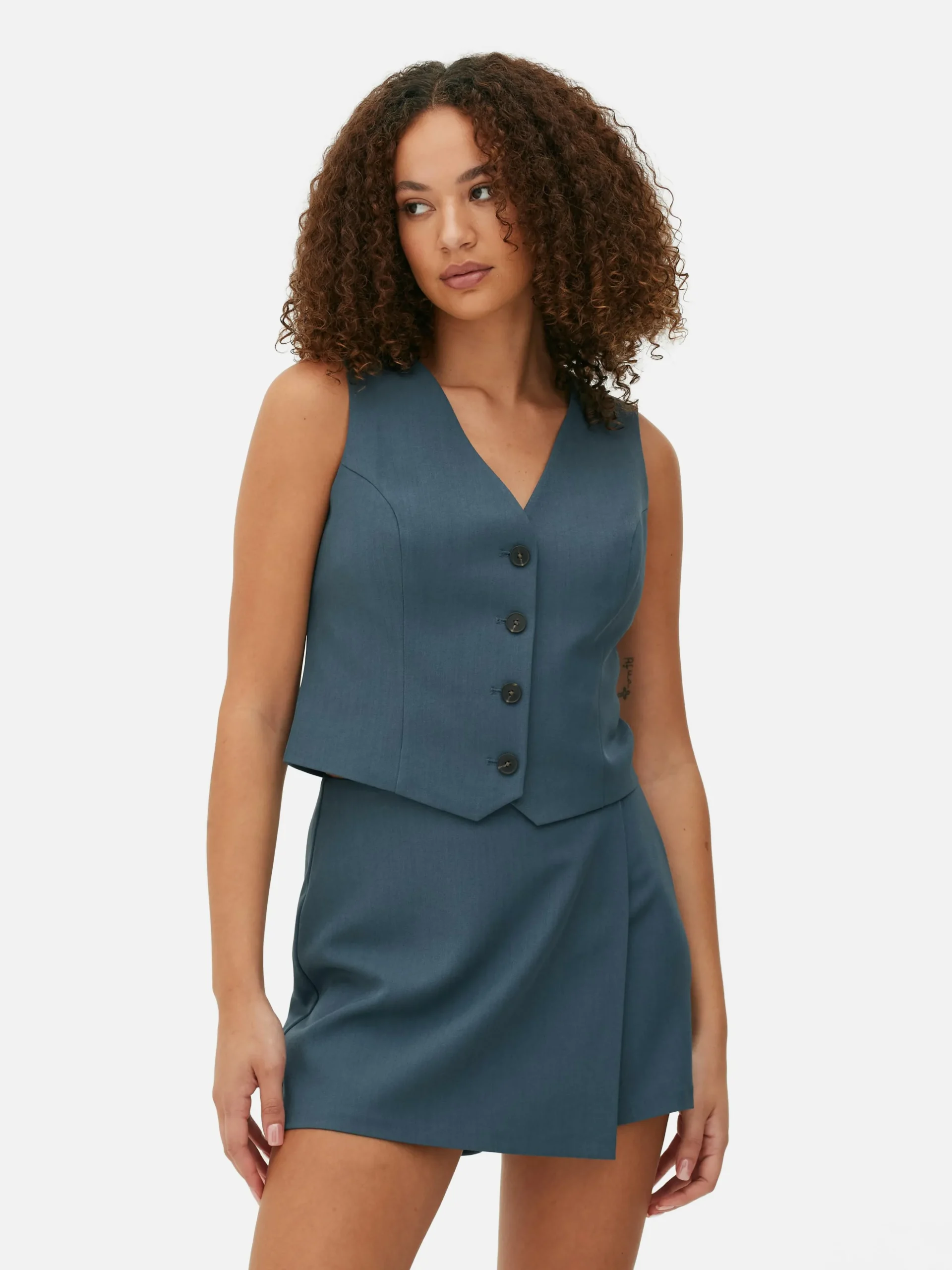 gilet_de_costume_ajust_bo_1.webp Gilet De Costume Ajusté Boutonné