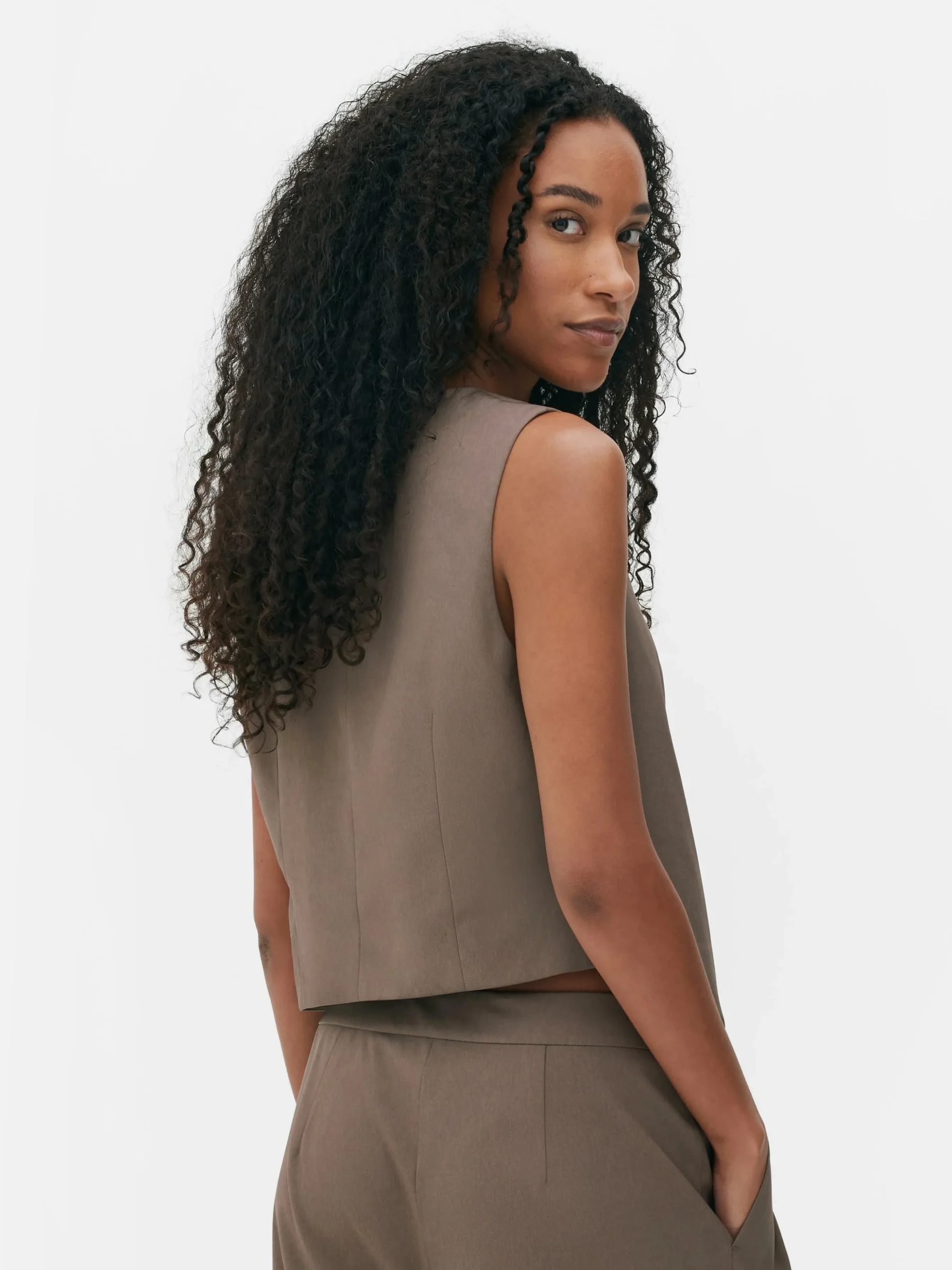 gilet_de_costume_asymtriq_3.webp Gilet De Costume Asymétrique Boutonné Sur Le Devant