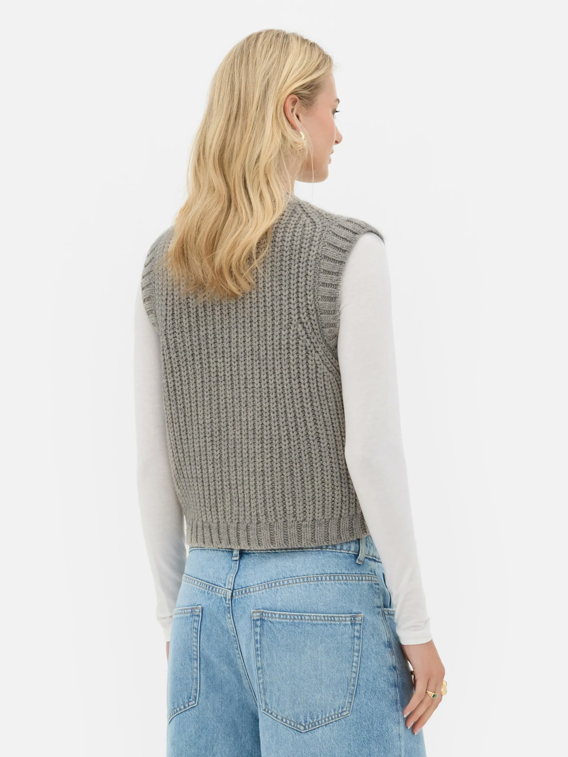 gilet_de_costume_en_maill_2.webp Gilet De Costume En Maille Rita Ora