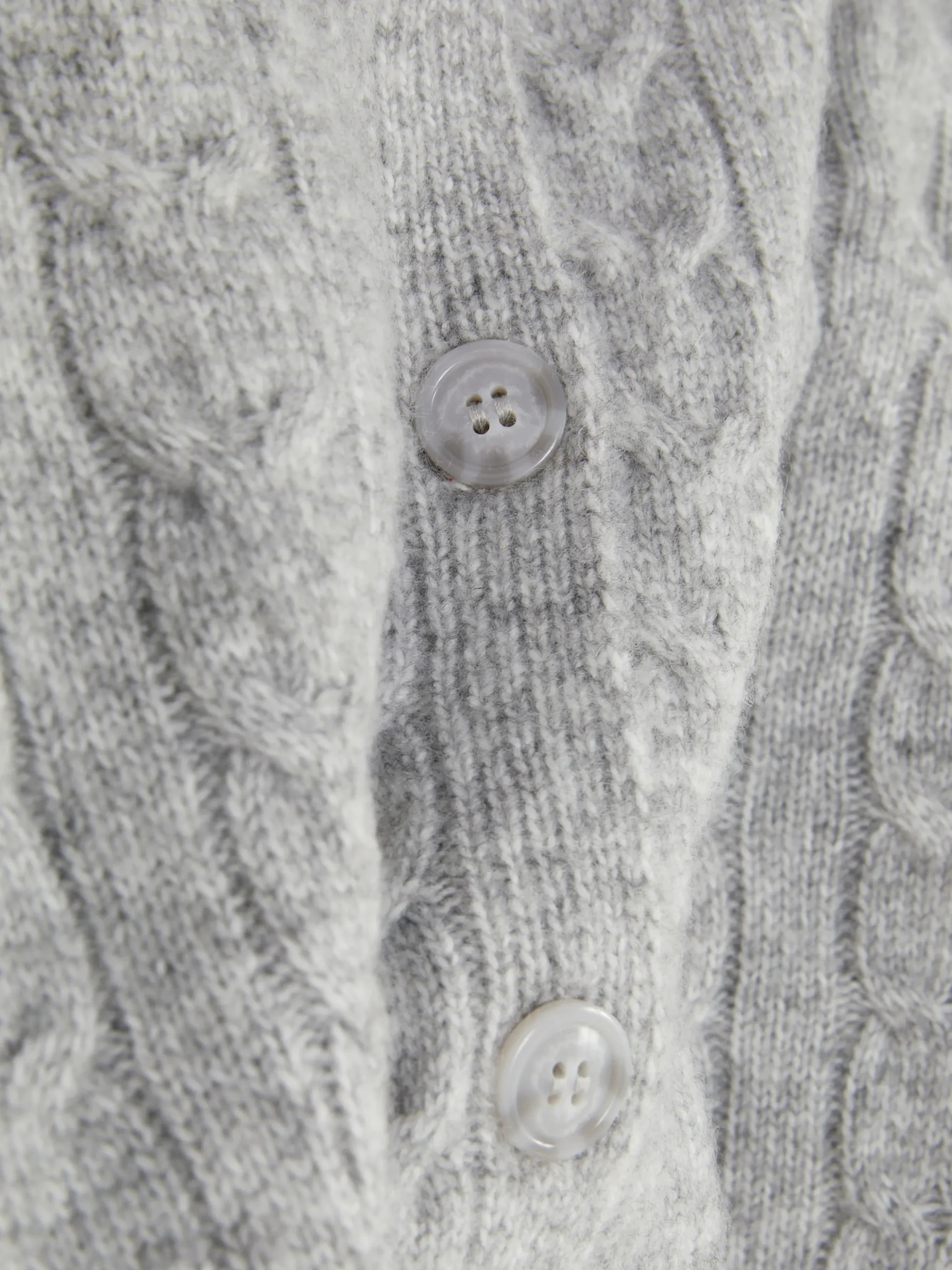 gilet_en_maille_torsade_r_6-1.webp Gilet En Maille Torsadée Rita Ora