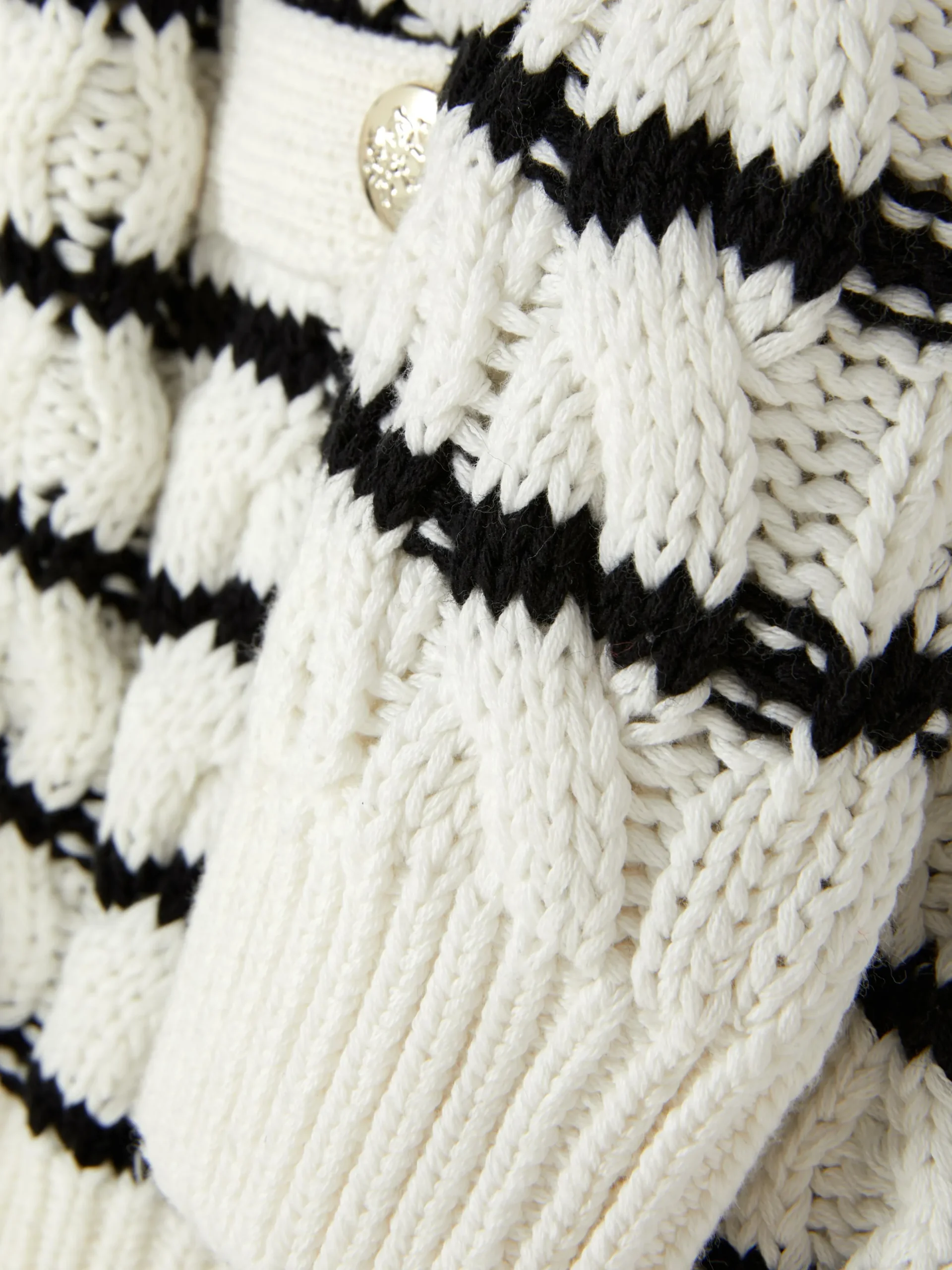 gilet_ray_en_maille_torsa_5.webp Gilet Rayé En Maille Torsadée