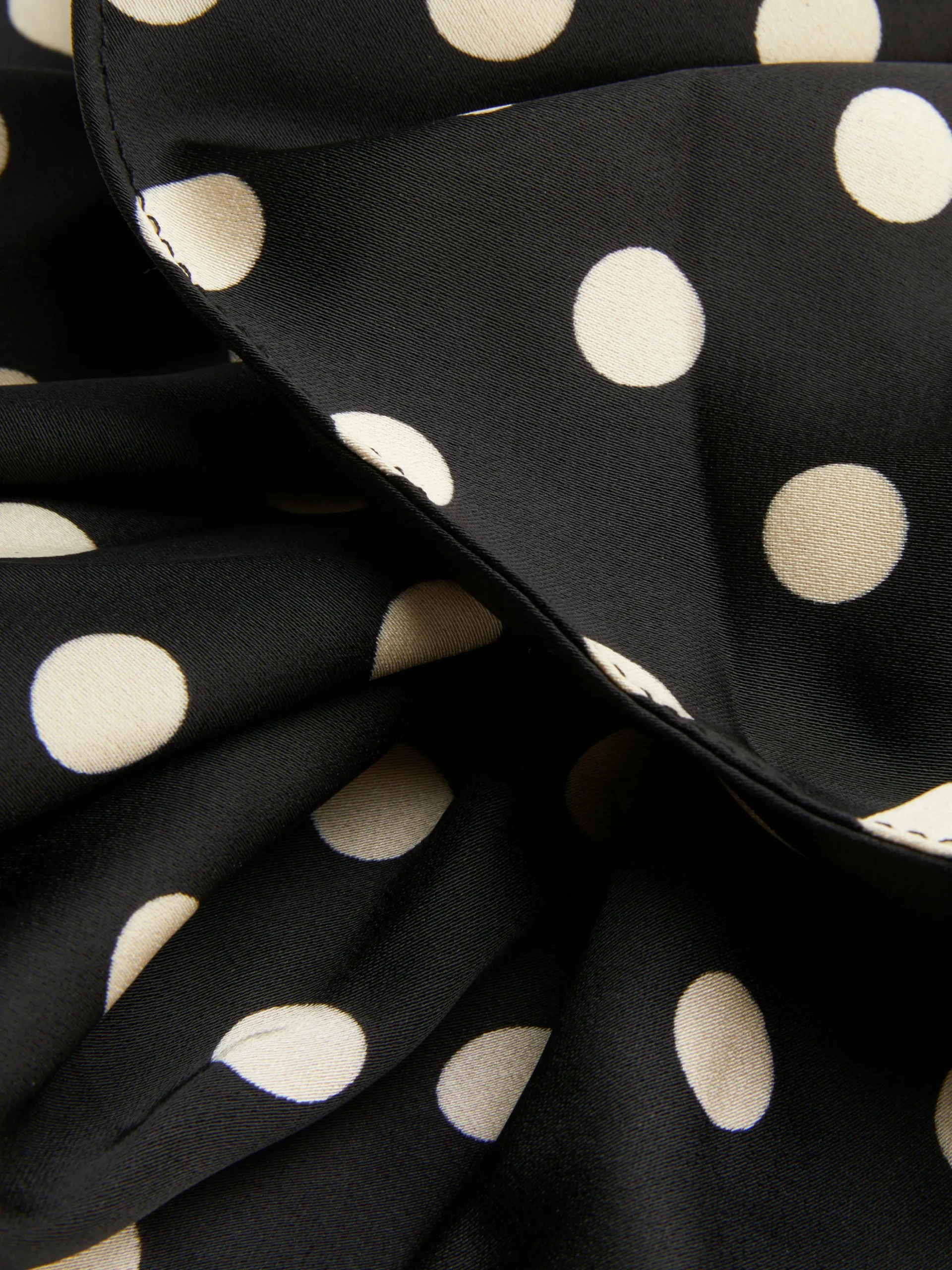 grand_chouchou_cheveux__p_1.webp Grand Chouchou Cheveux à Pois