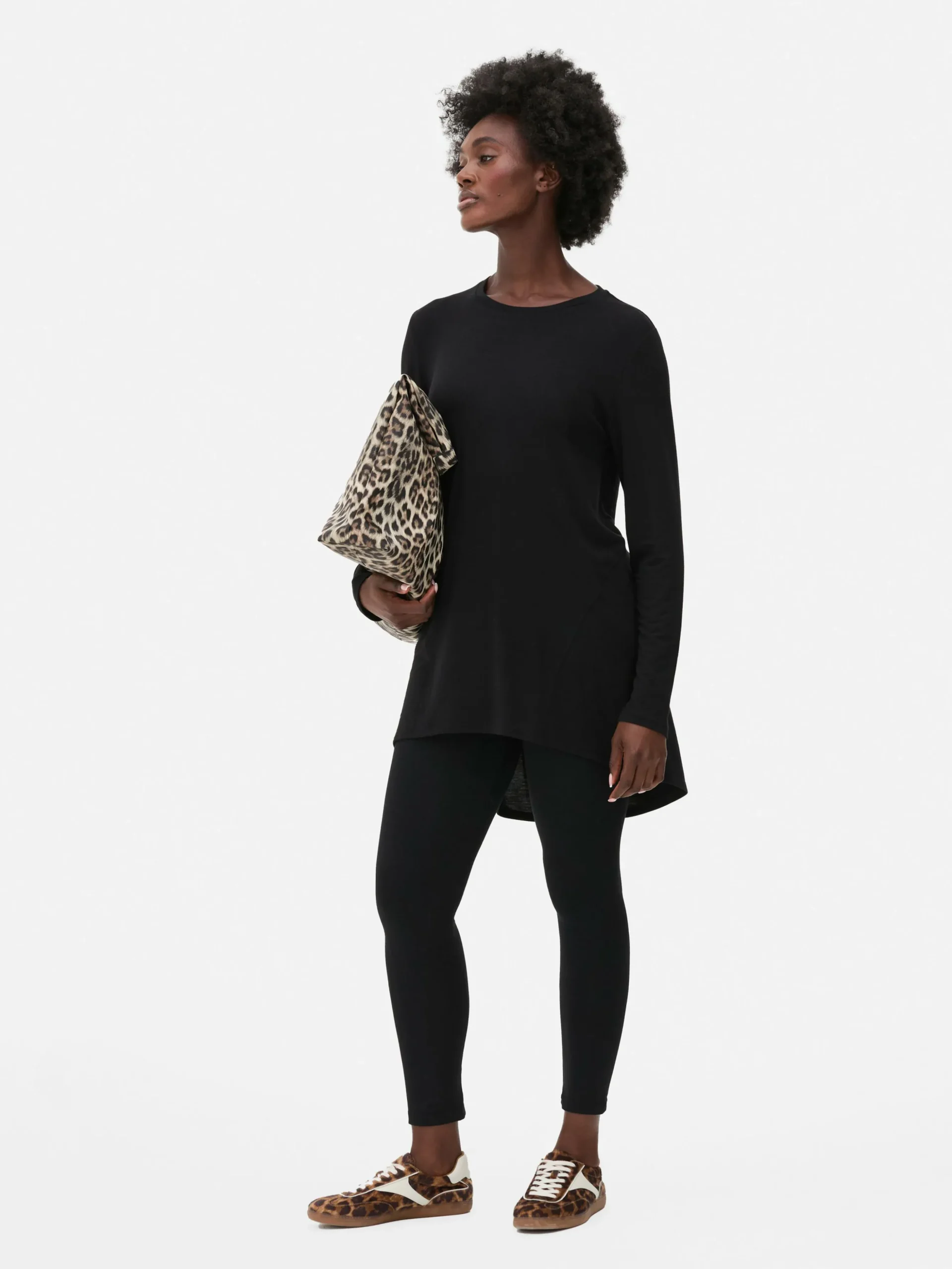 haut__manches_longues_et__0-3.webp Haut à Manches Longues Et à Ourlet Arrondi