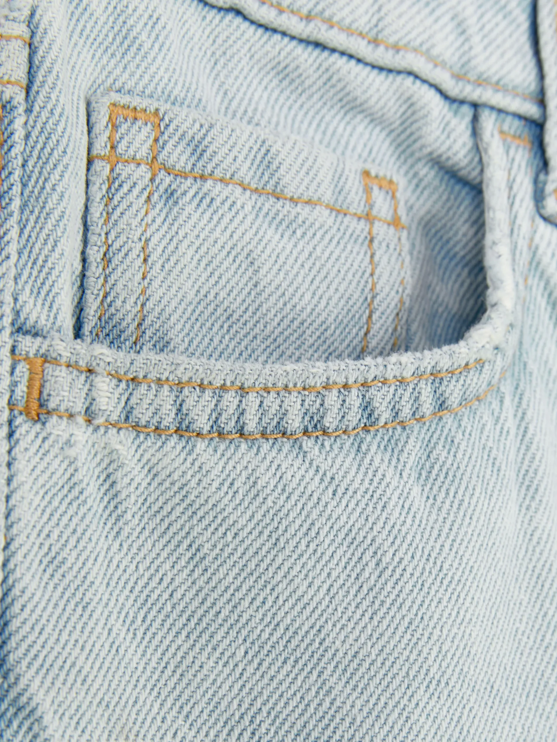 jean_denim_large_fendu_5.webp Jean Denim Large Fendu