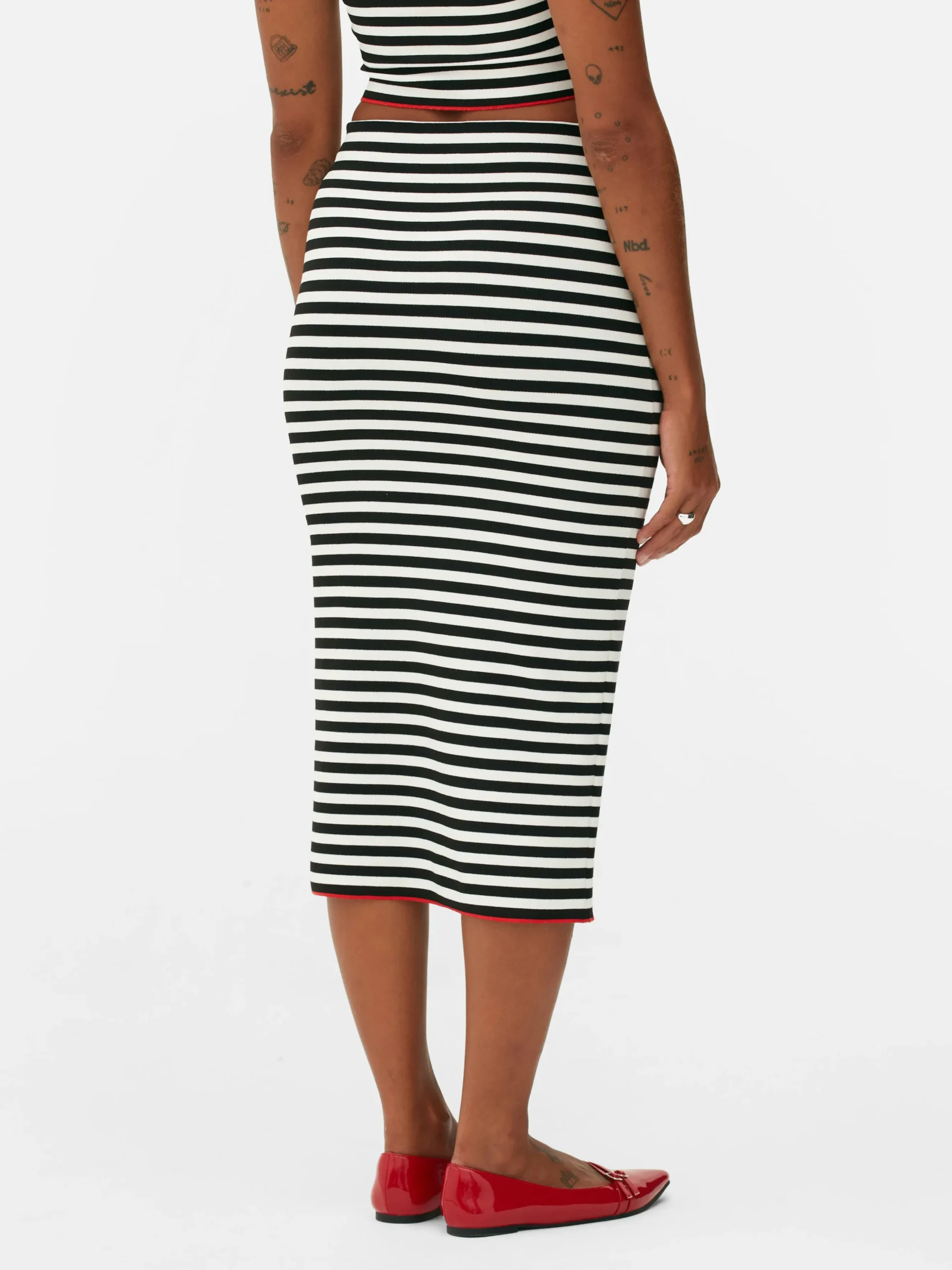 jupe_milongue__rayures_be_4.webp Jupe Mi-longue à Rayures Beetlejuice X Colleen Atwood à Coordonner