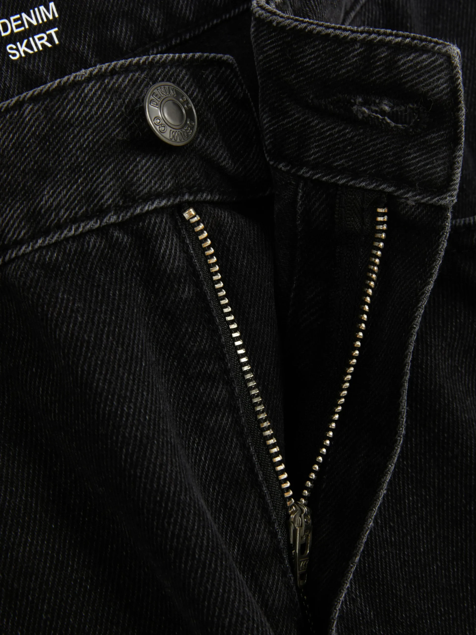 jupe_milongue_en_jean_5.webp Jupe Mi-longue En Jean