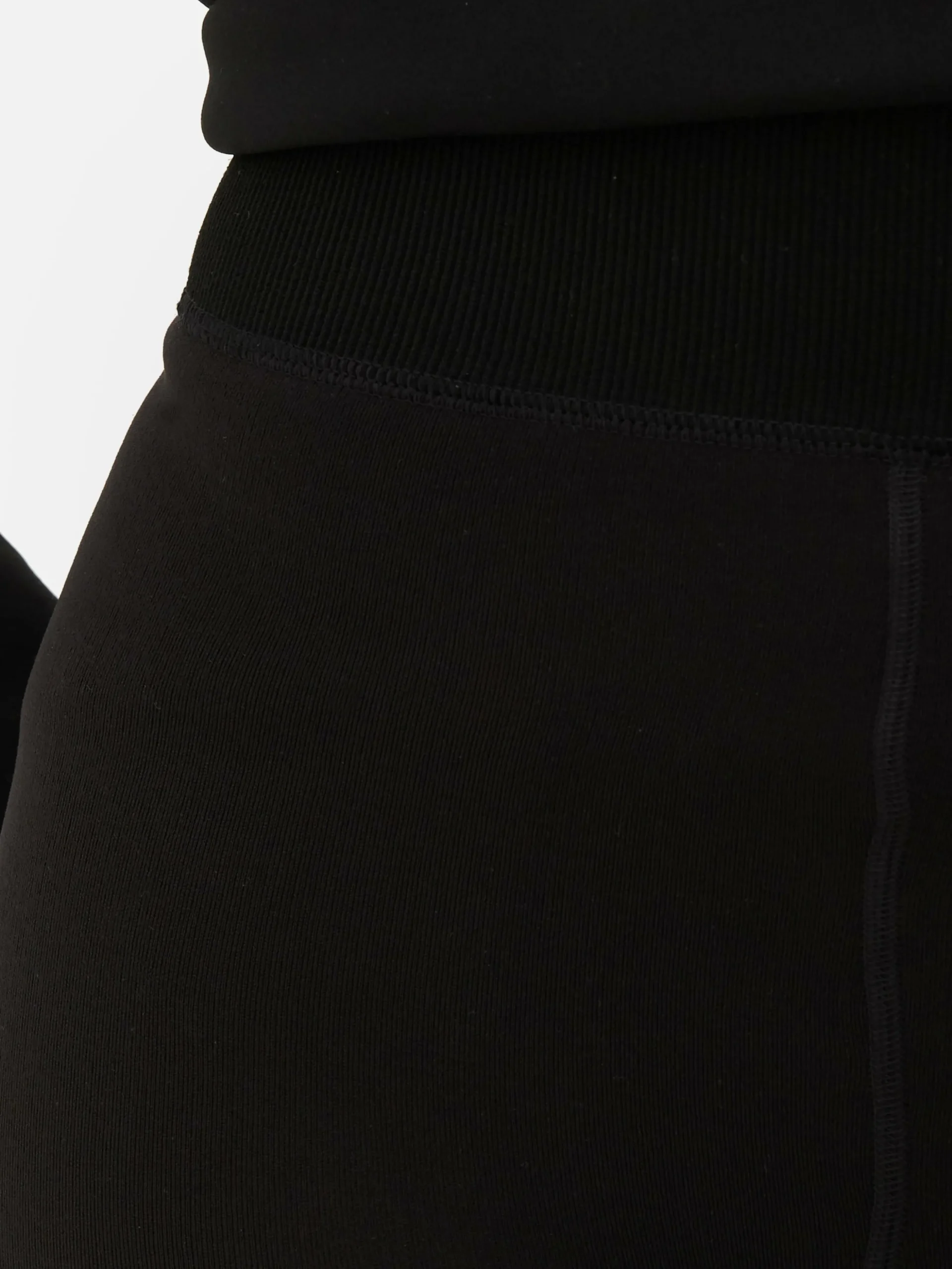 legging_court_doubl_en_ve_2.webp Legging Court Doublé En Velours