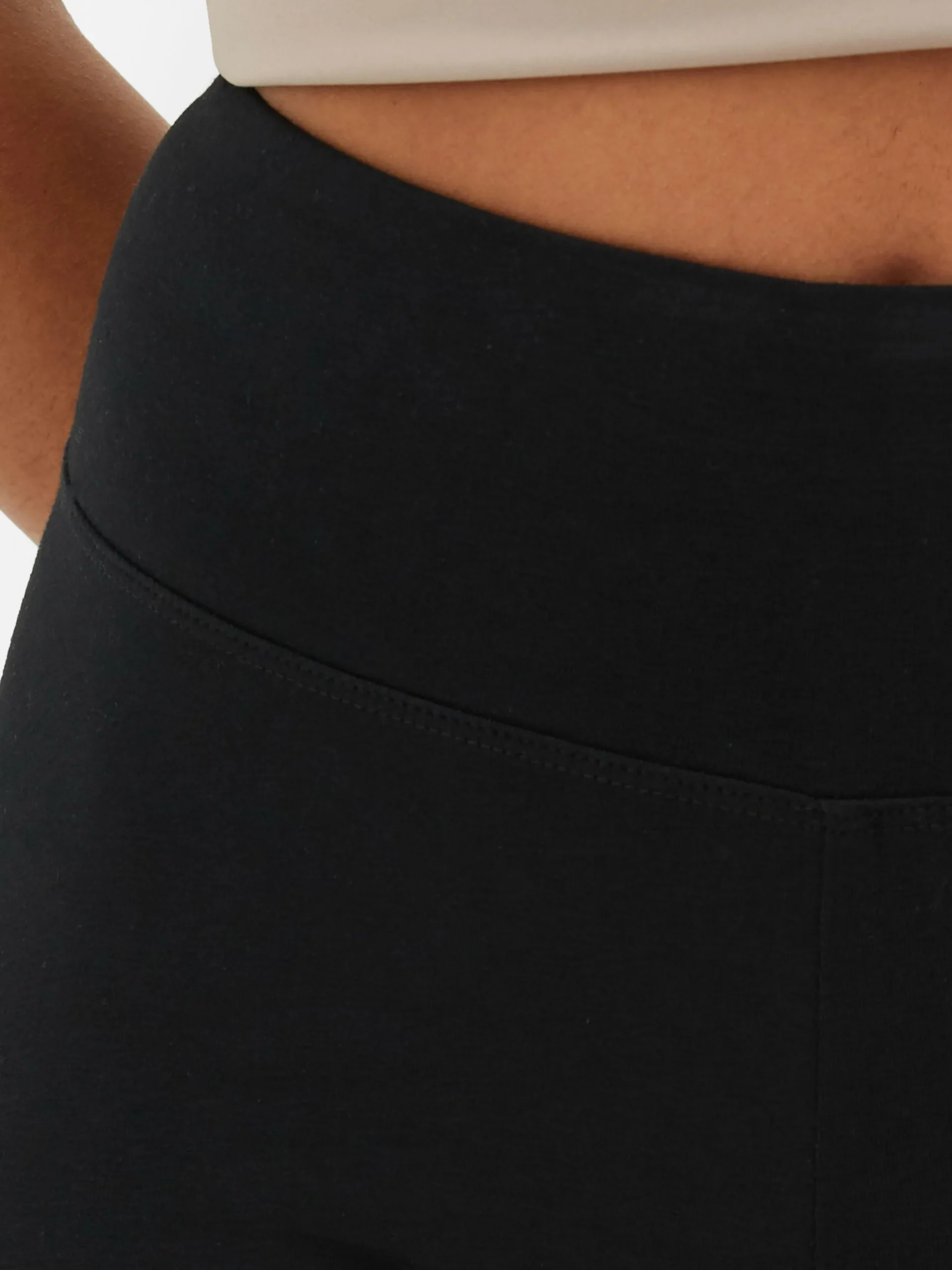 legging_taille_haute_en_j_2-1.webp Legging Taille Haute En Jersey