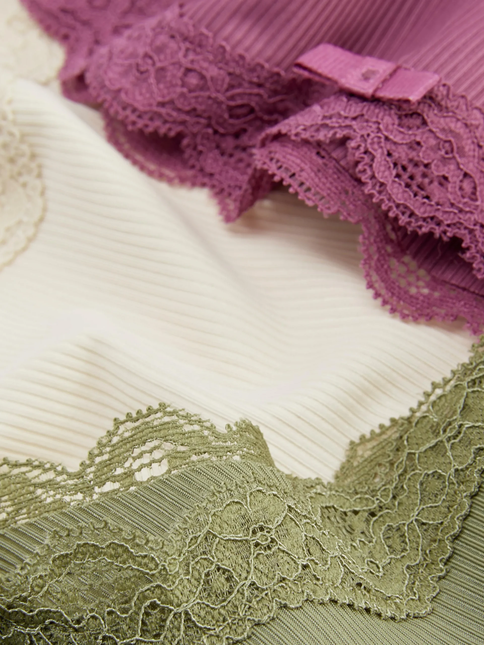 lot_de__culottes_en_micro_1-1.webp Lot De 3 Culottes En Microfibre Et En Dentelle