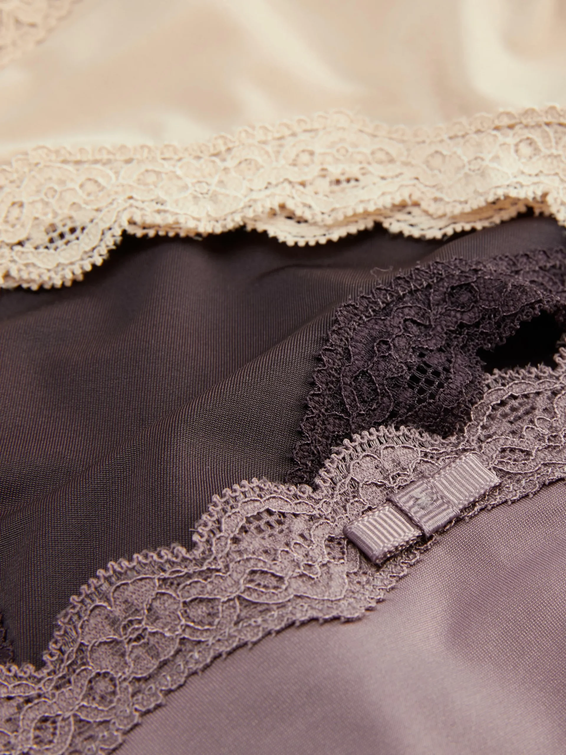 lot_de__culottes_en_micro_1-2.webp Lot De 3 Culottes En Microfibre Et En Dentelle