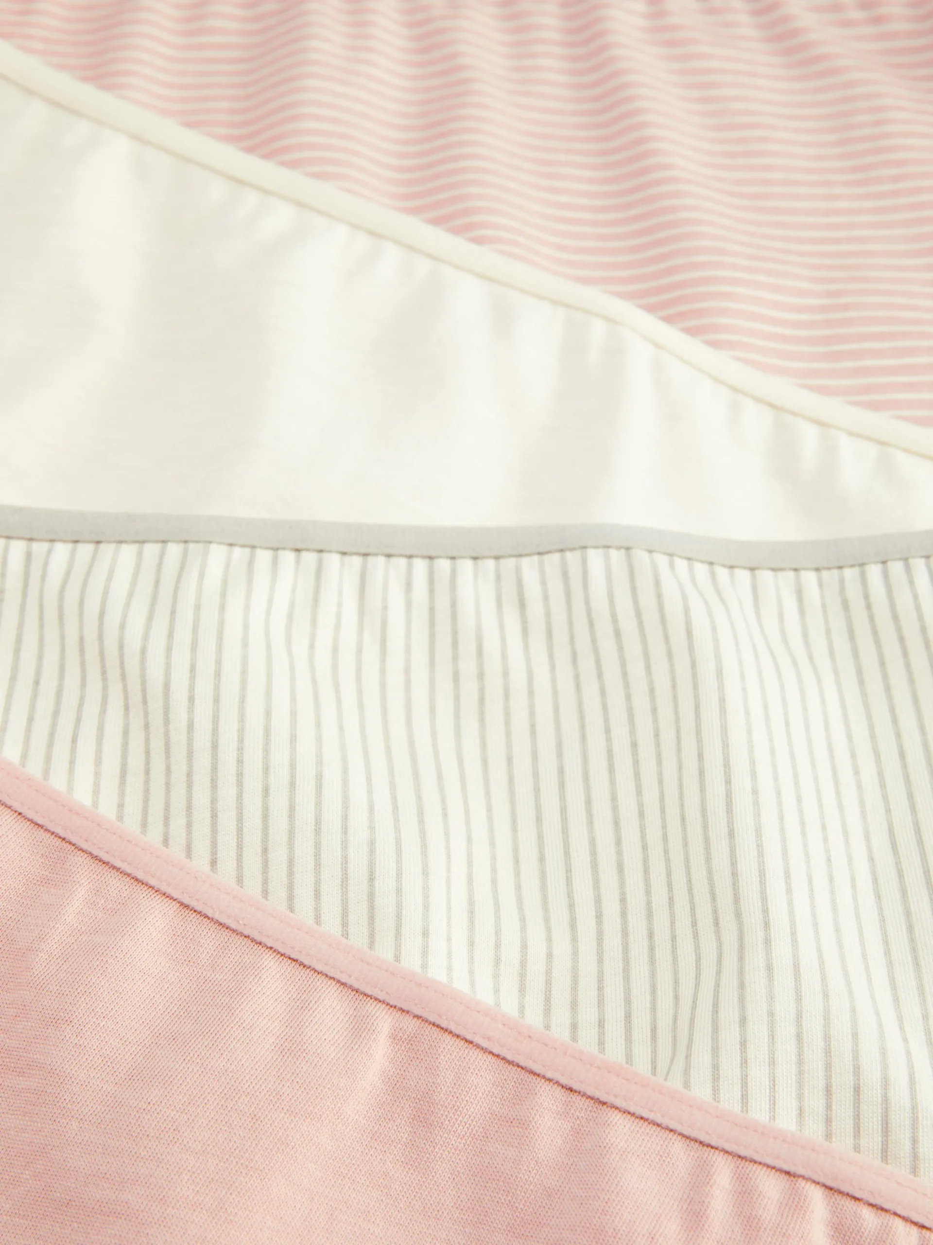 lot_de__culottes_hautes_p_1-1.webp Lot De 4 Culottes Hautes Pour Tous Les Jours