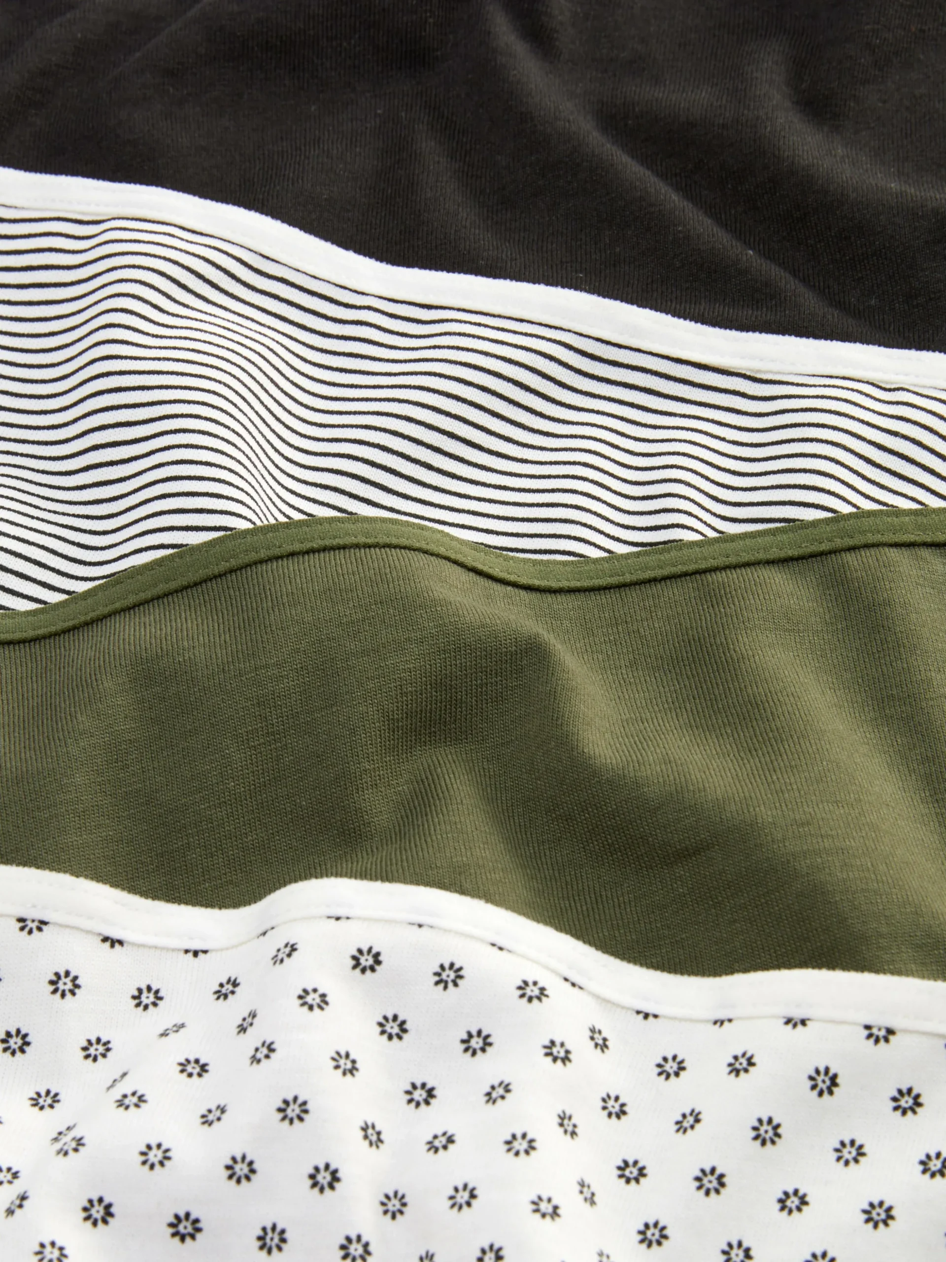 lot_de__culottes_tendance_1.webp Lot De 4 Culottes Tendance Pour Tous Les Jours