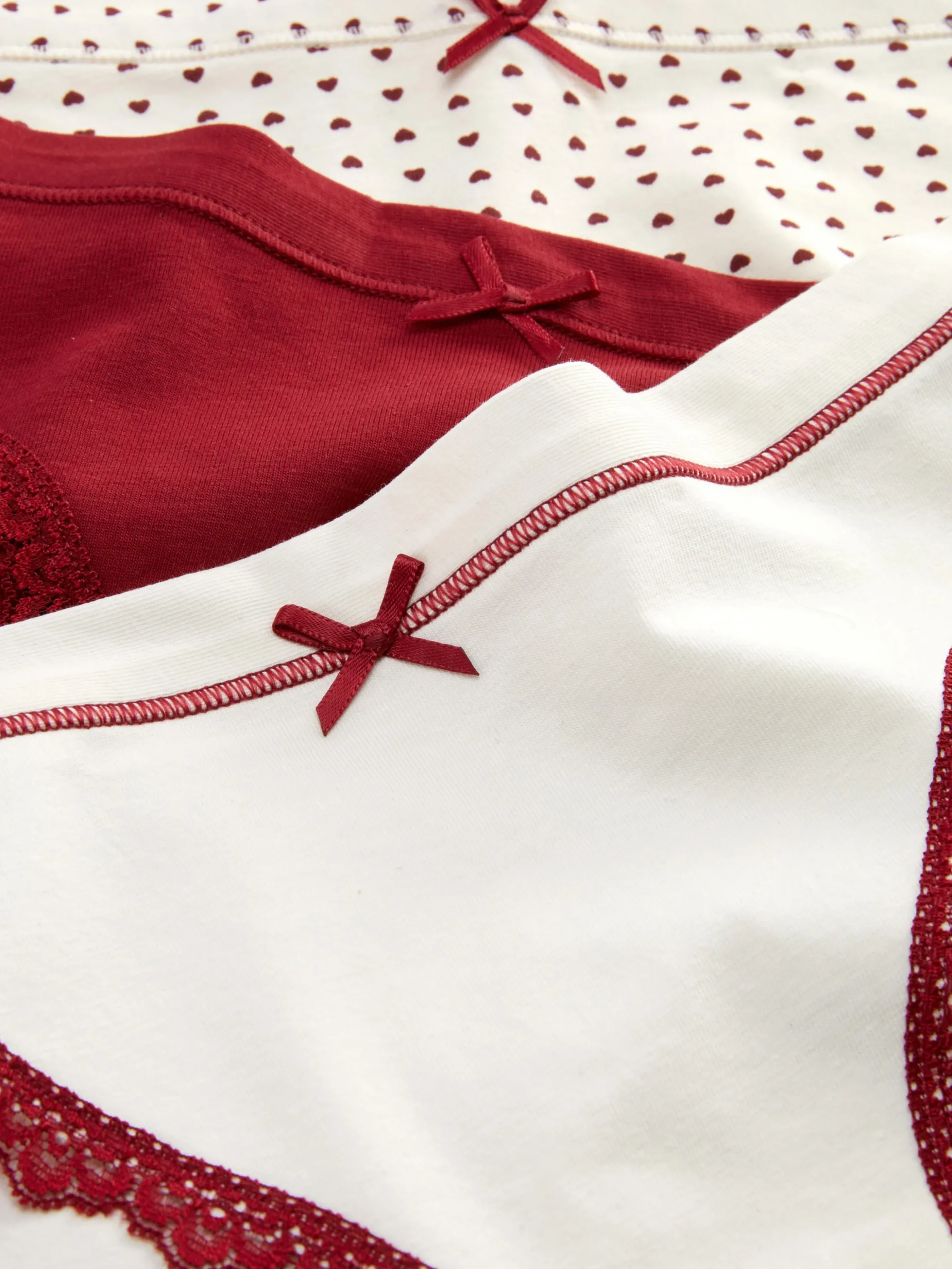 lot_de__mini_culottes_ave_1-1.webp Lot De 3 Mini Culottes Avec Finitions En Dentelle