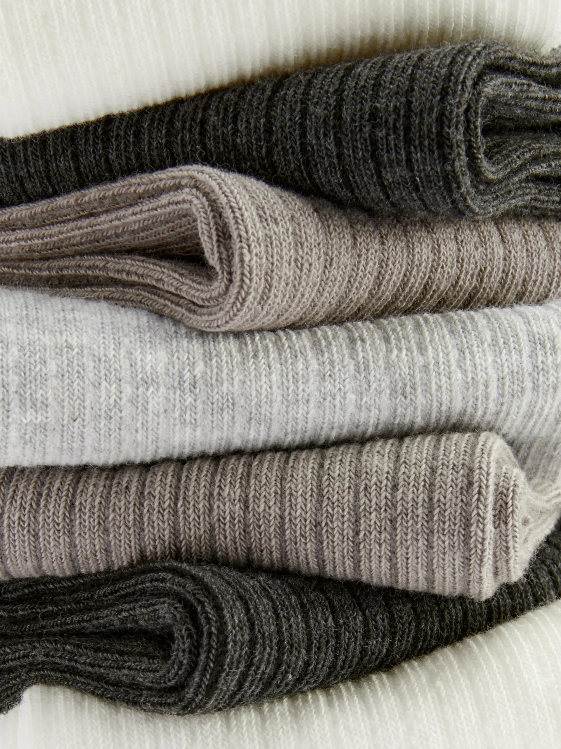 lot_de__paires_de_chausse_1-71.webp Lot De 7 Paires De Chaussettes De Sport Côtelées Ton Sur Ton