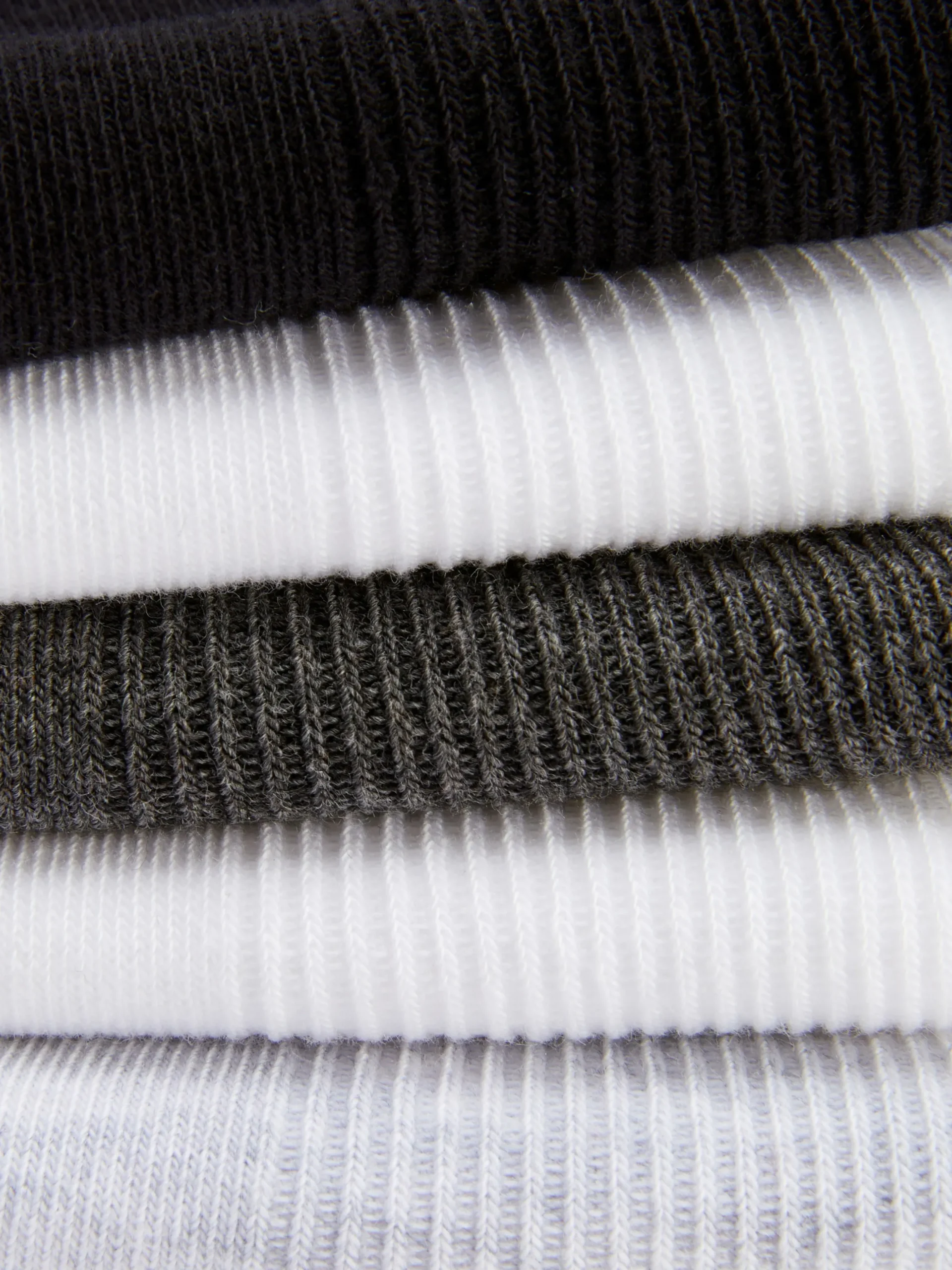 lot_de__paires_de_chausse_1.webp Lot De 5 Paires De Chaussettes Côtelées