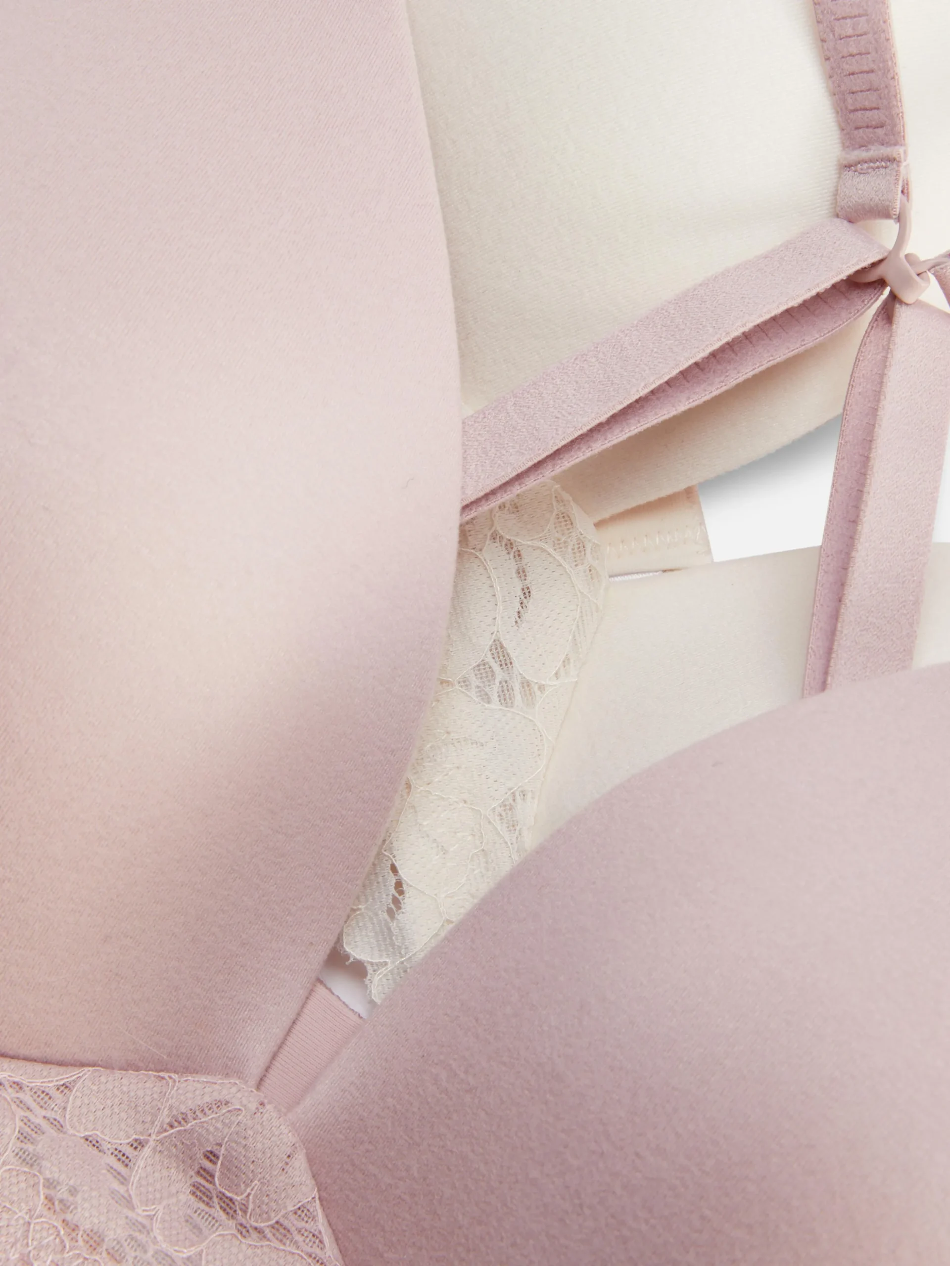 lot_de__soutiensgorge_din_1.webp Lot De 2 Soutiens-gorge D'intérieur Sans Armatures