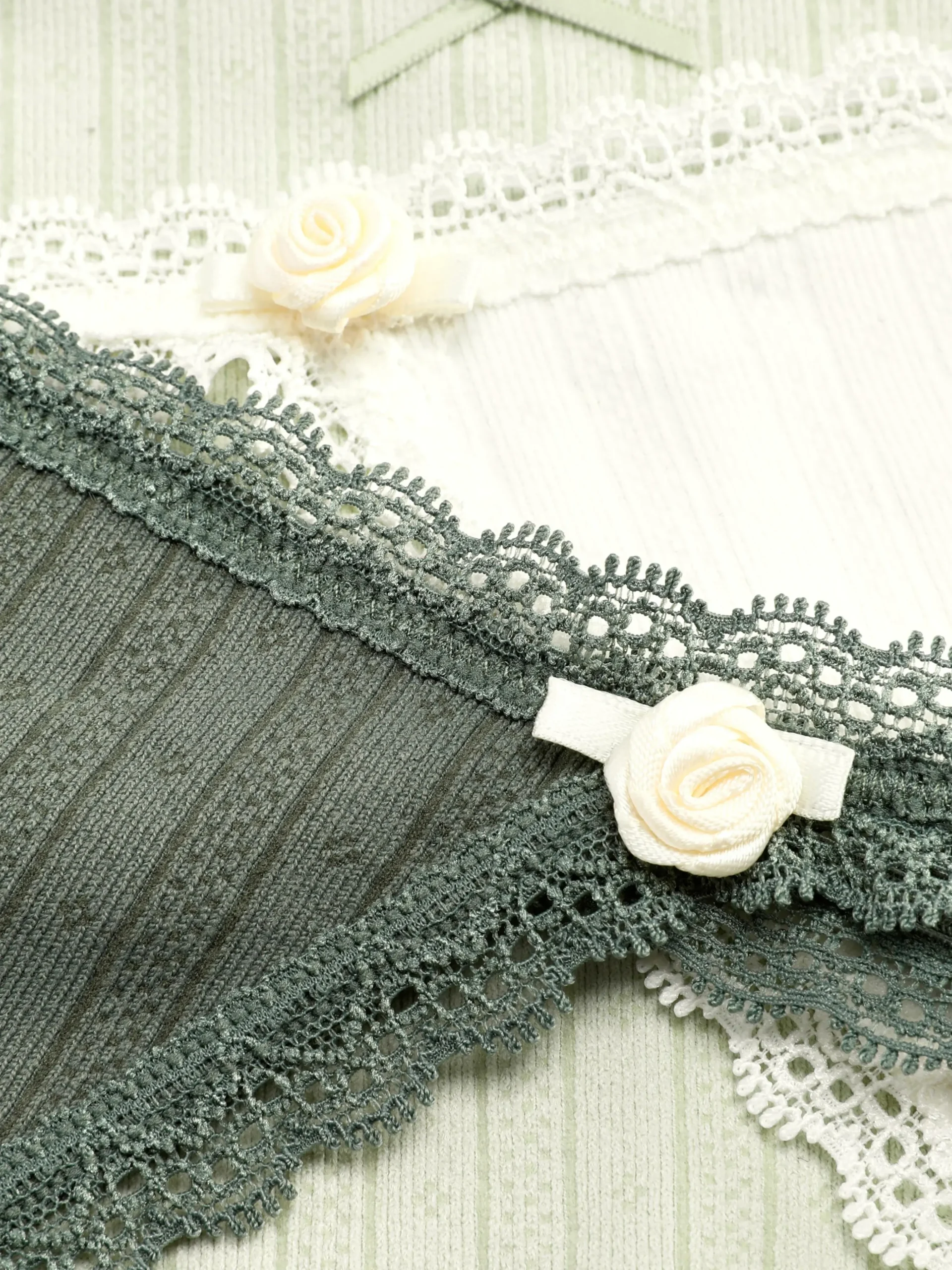 lot_de__strings_en_pointe_1.webp Lot De 3 Strings En Pointelle