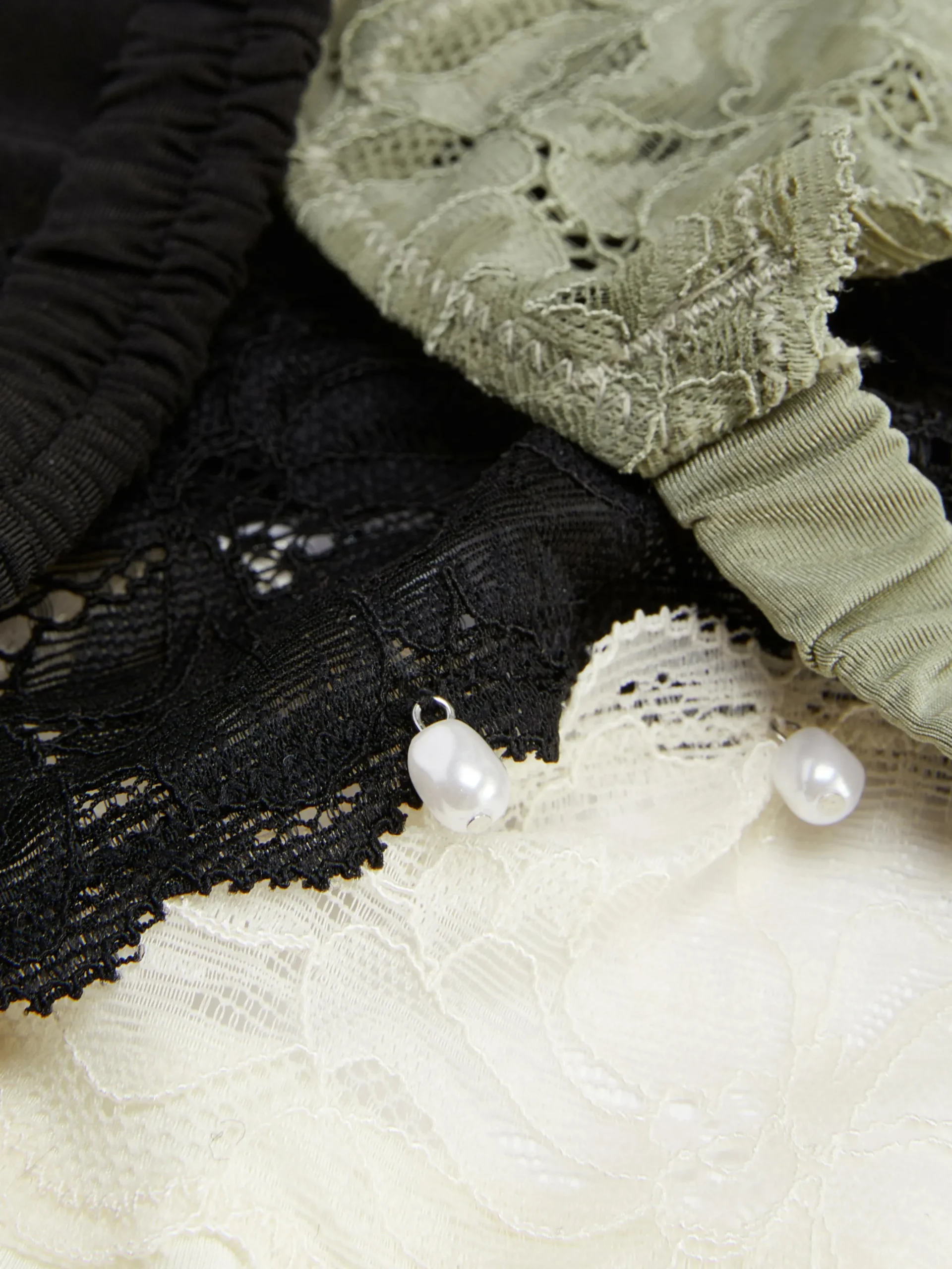 lot_de__strings_froncs__f_1.webp Lot De 3 Strings Froncés à Finitions En Dentelle