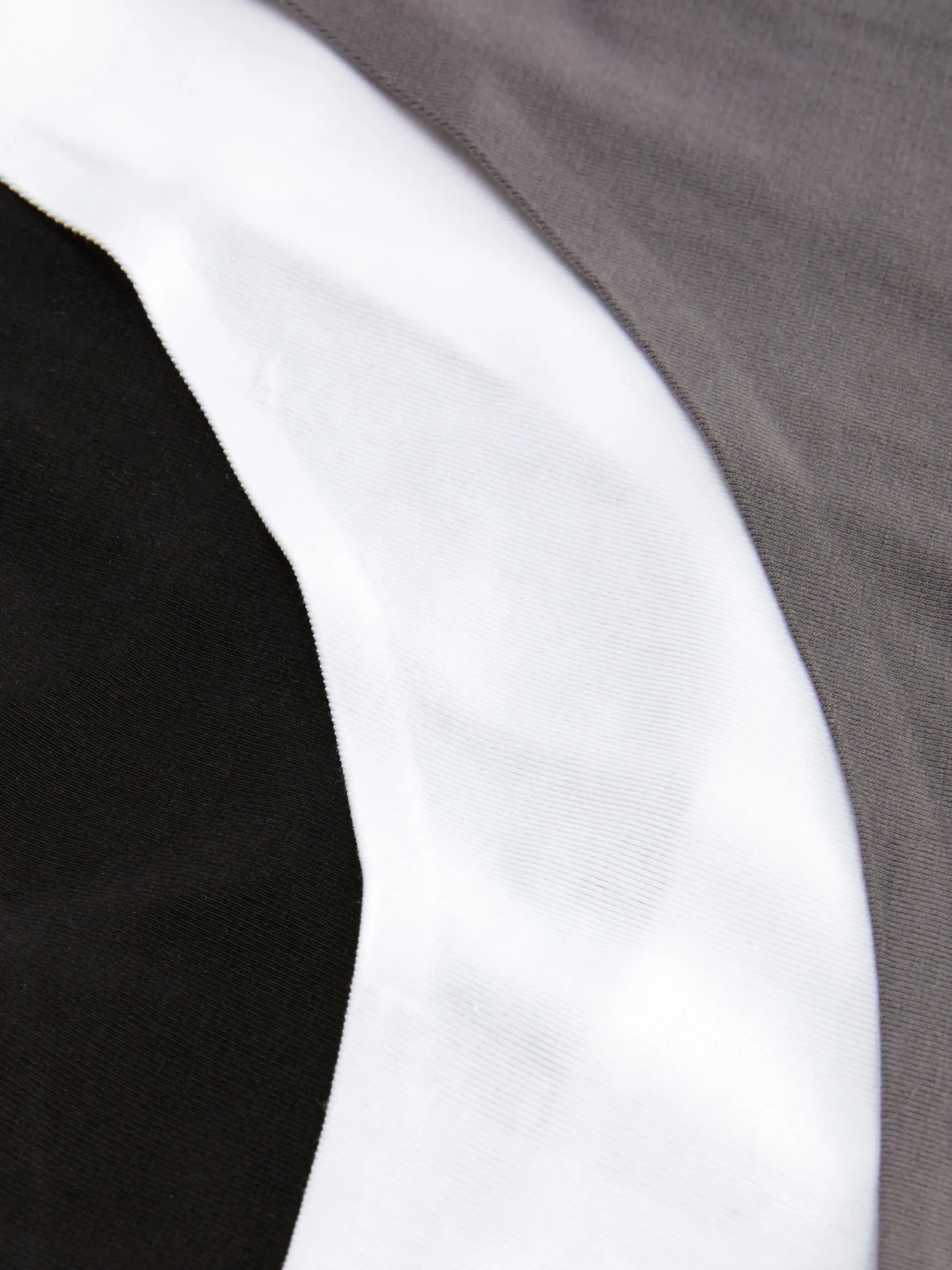 lot_de__strings_invisible_1.webp Lot De 3 Strings Invisibles Ton Sur Ton