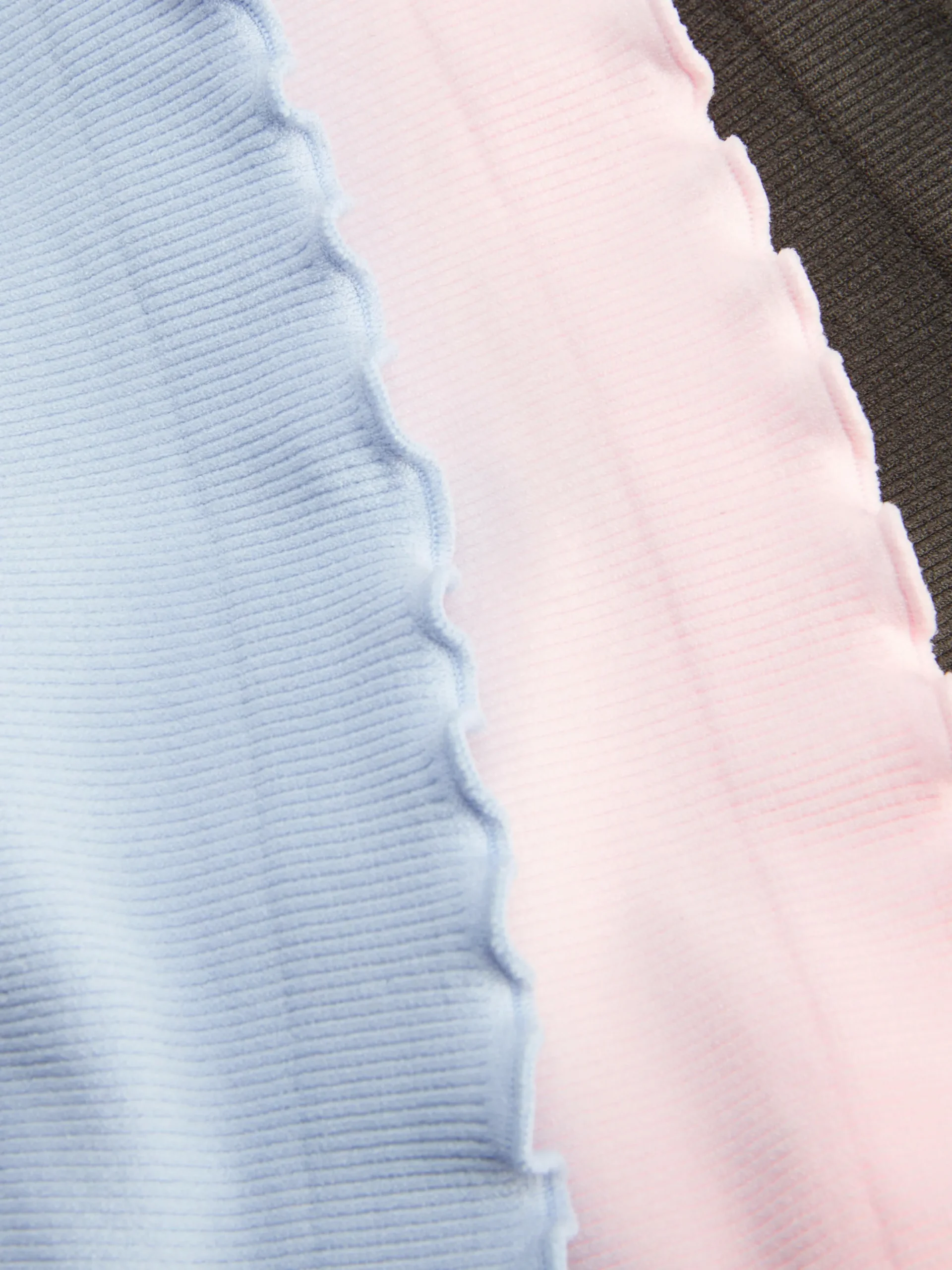 lot_de__strings_sans_cout_1-8.webp Lot De 3 Strings Sans Coutures à Bords Ondulés