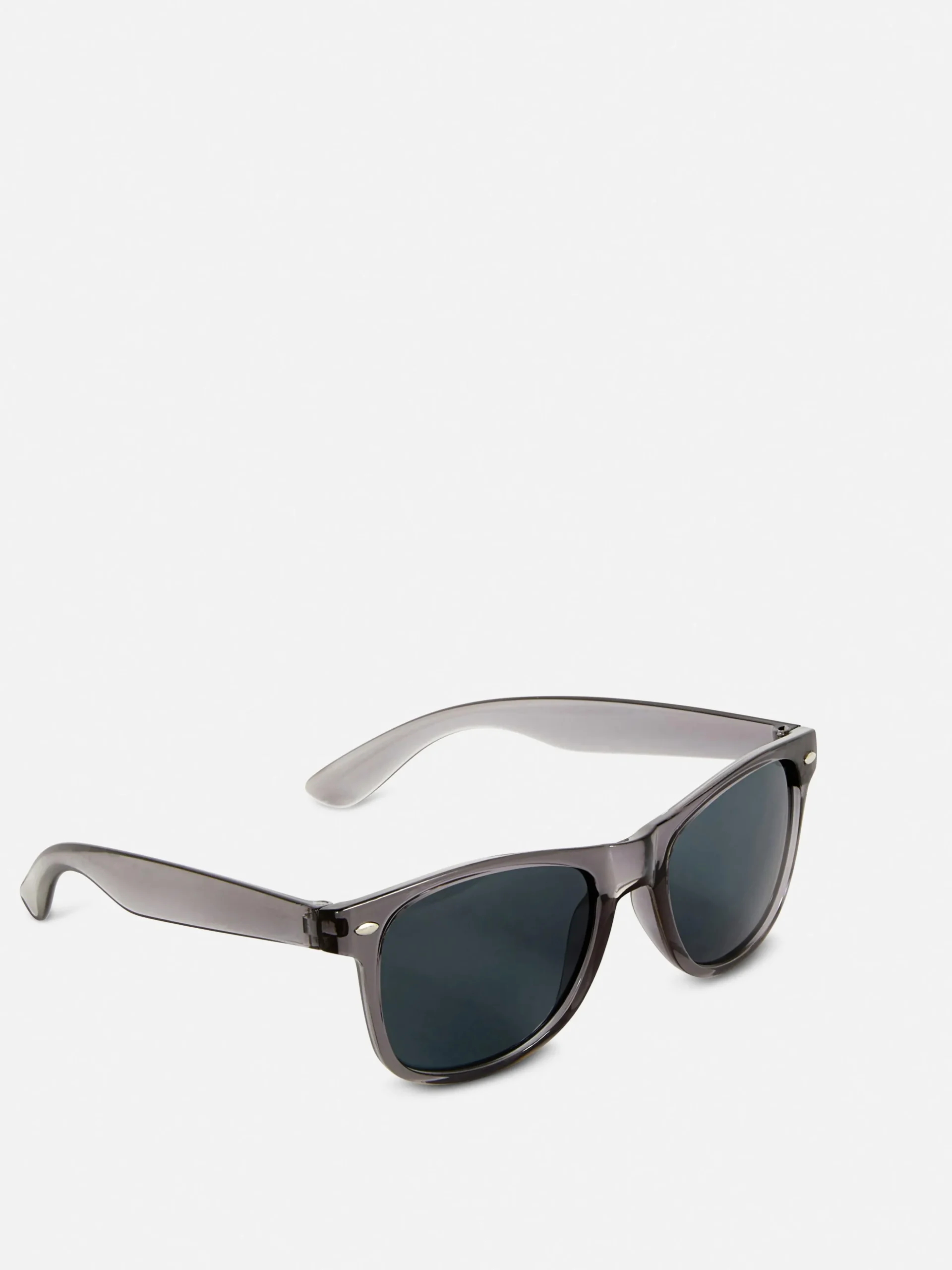 lunettes_de_soleil_classi_1-1.webp Lunettes De Soleil Classiques à Monture Carrée