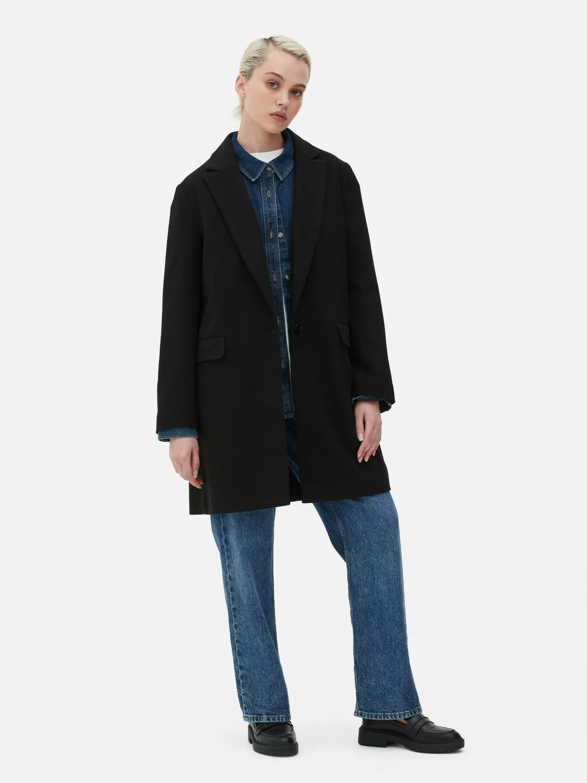 manteau__boutonnage_simpl_1-1.webp Manteau à Boutonnage Simple Classique