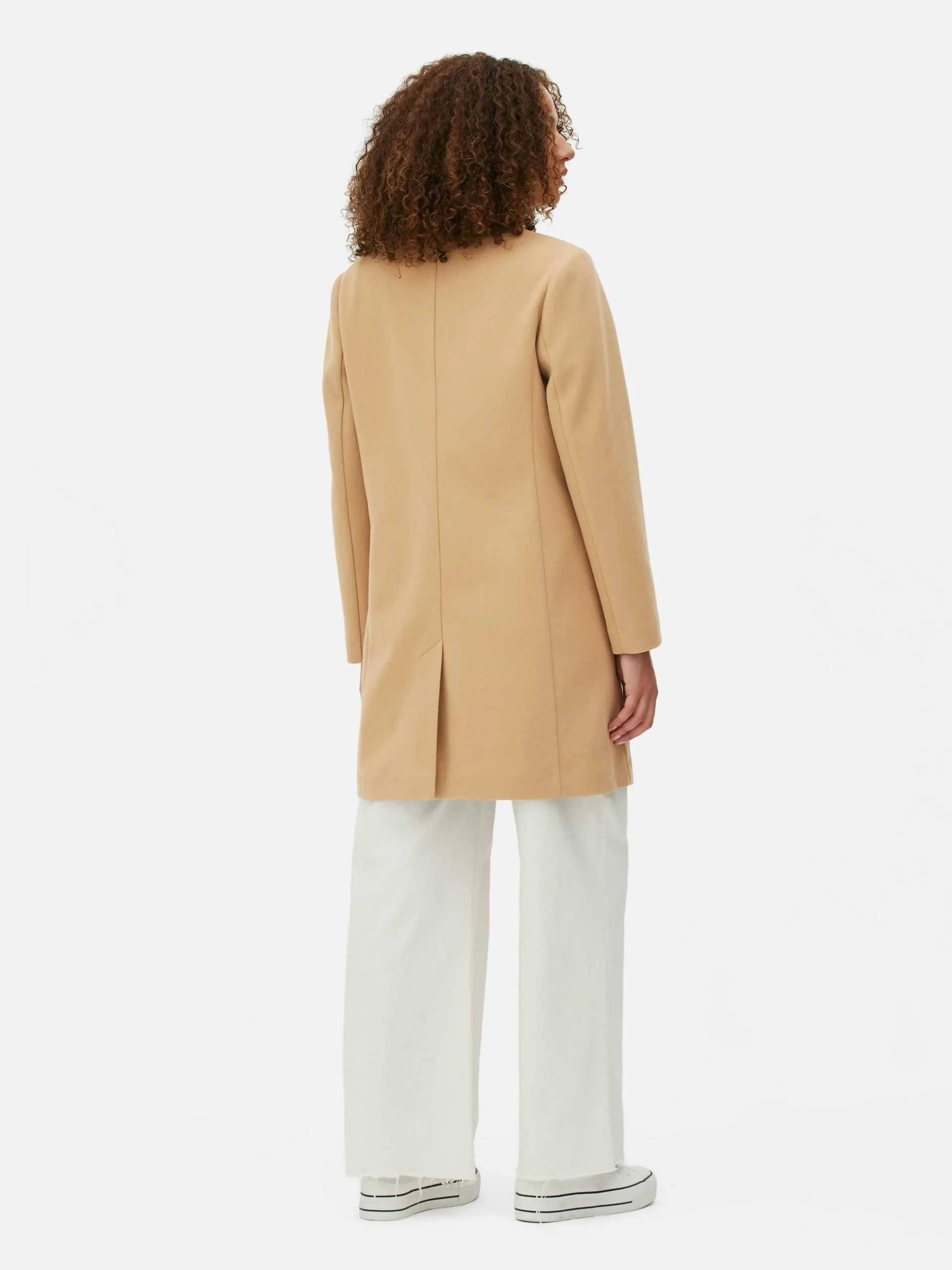 manteau__boutonnage_simpl_3-3.webp Manteau à Boutonnage Simple Classique