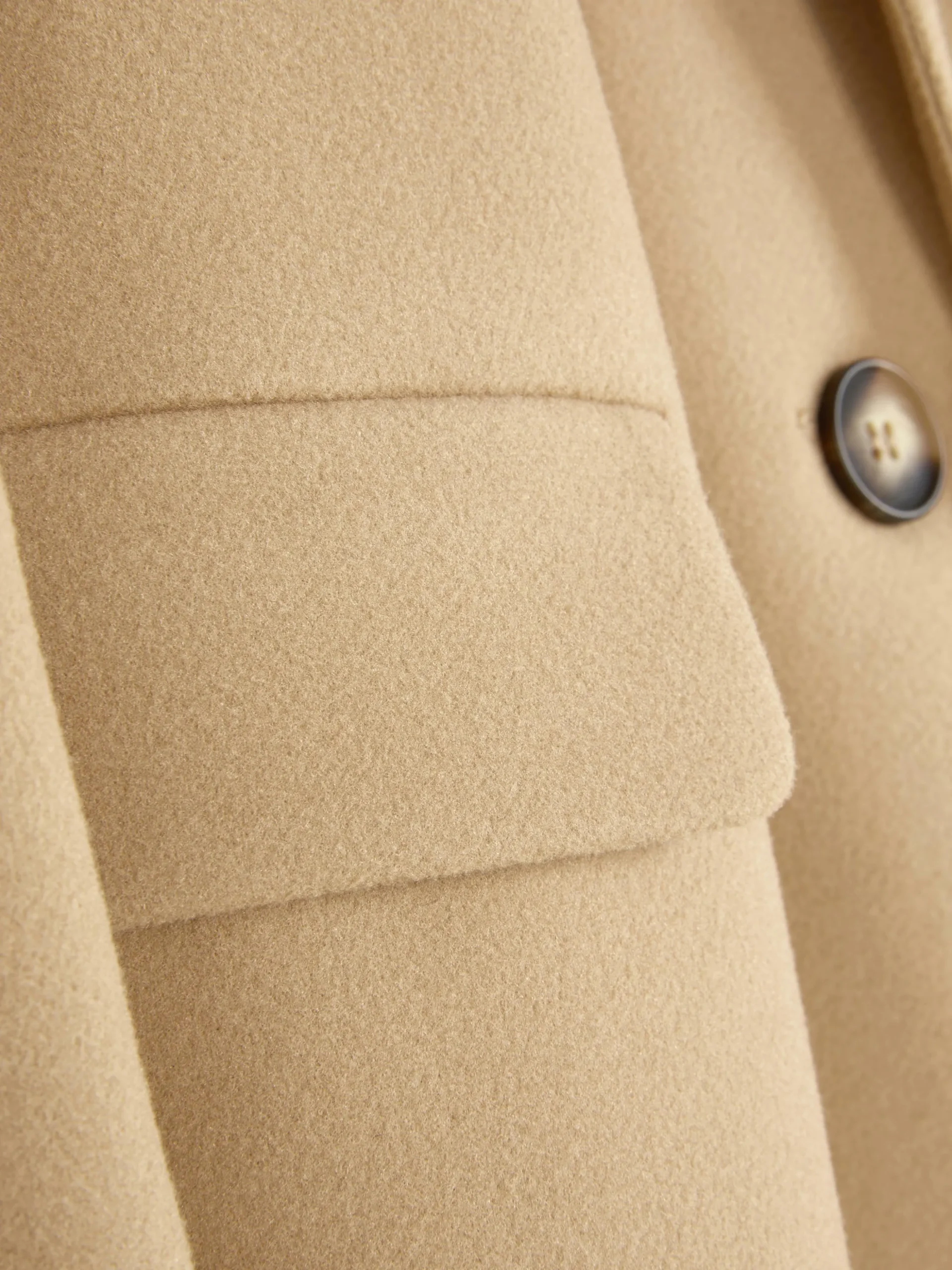 manteau__boutonnage_simpl_5-2.webp Manteau à Boutonnage Simple Classique