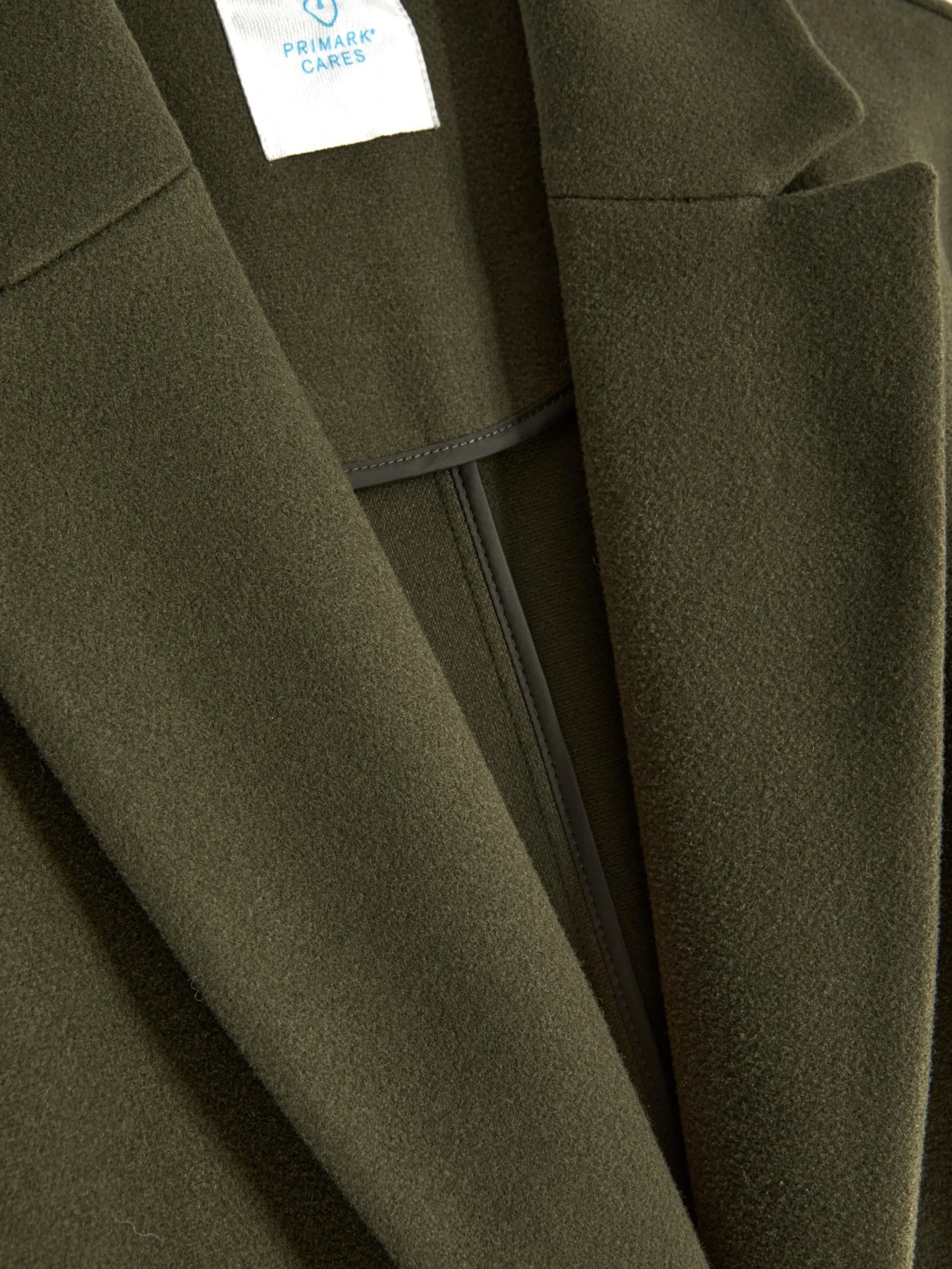 manteau__boutonnage_simpl_5.webp Manteau à Boutonnage Simple Classique