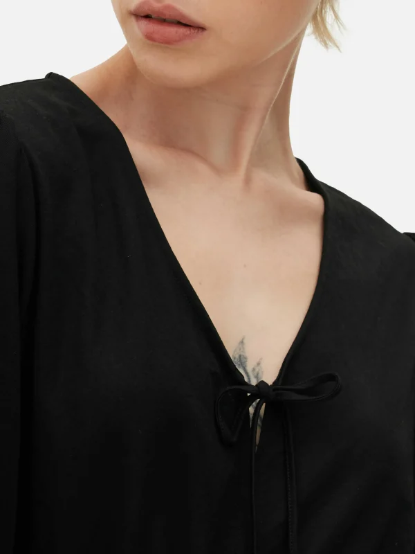 Mini Robe à Smocks Avec Col En V Et Liens à Nouer