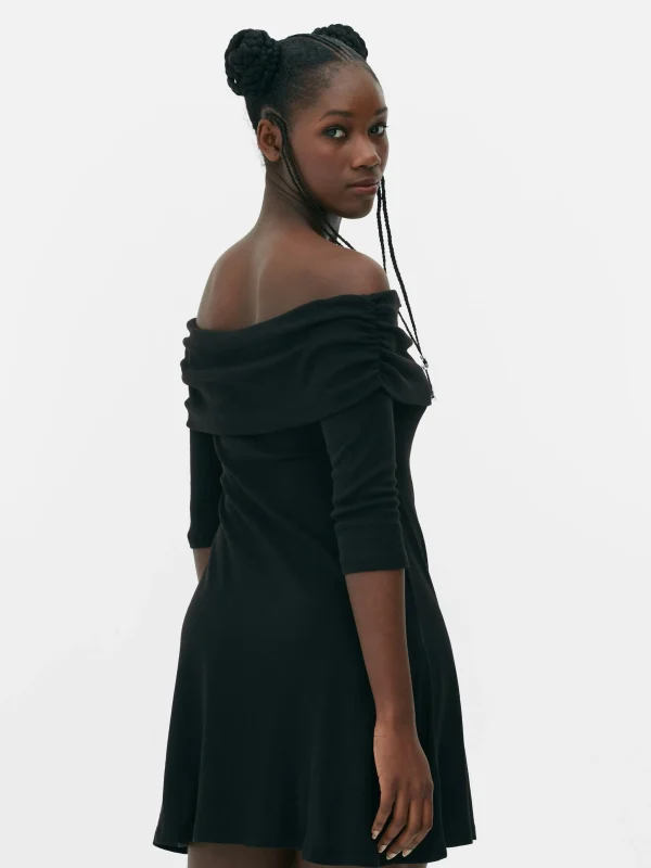 Mini Robe Patineuse à Encolure Bateau Repliée