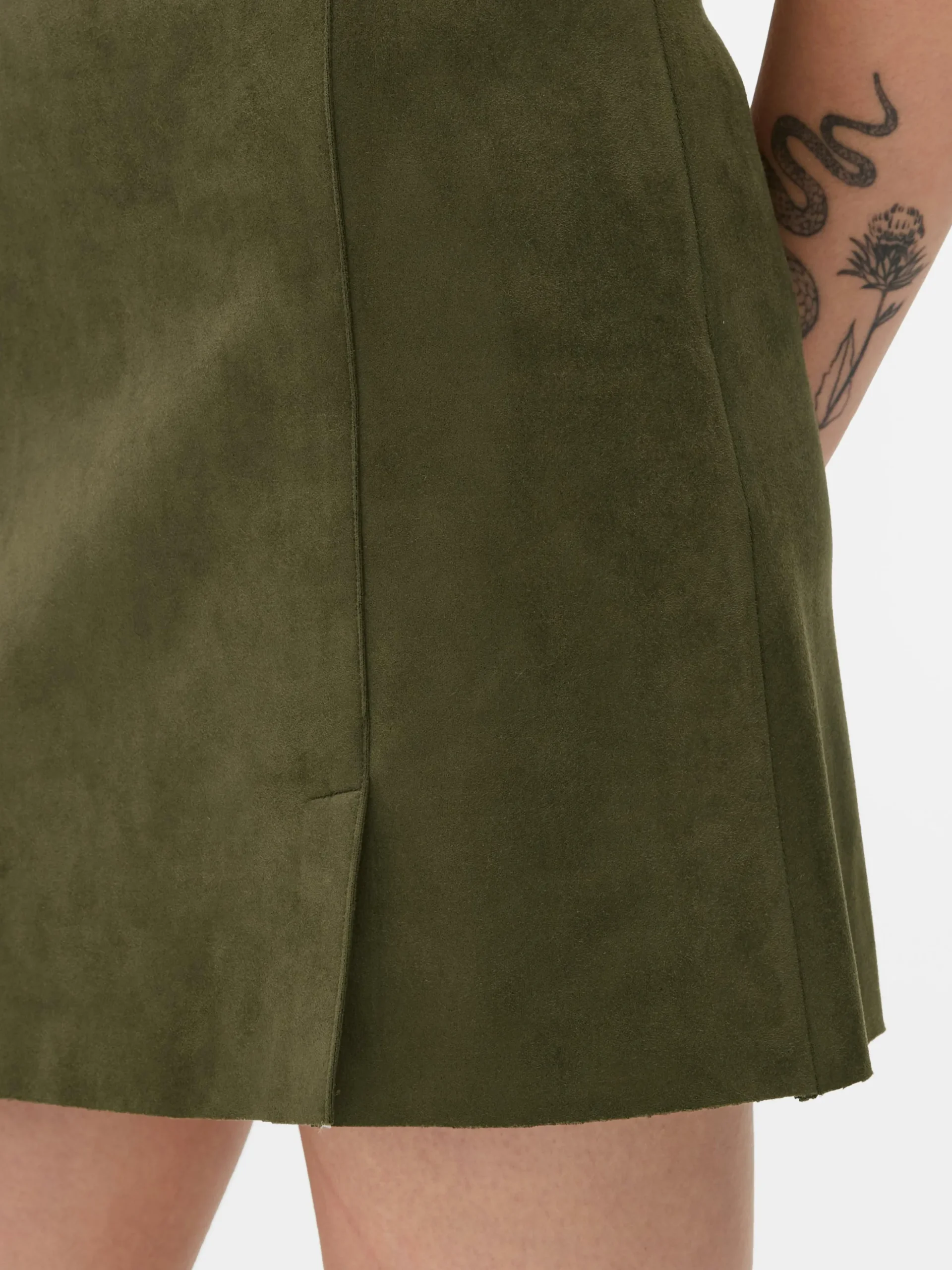 minijupe_en_sudine_2-1.webp Mini-jupe En Suédine