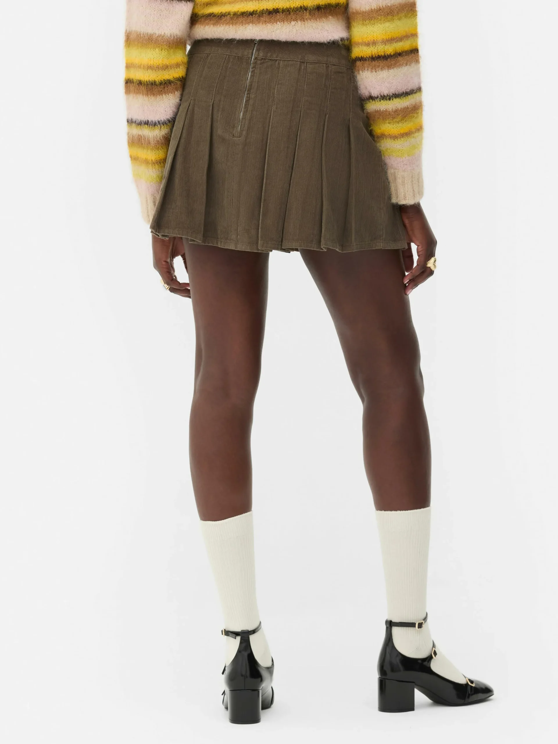 minijupe_en_velours_ctel__3.webp Mini-jupe En Velours Côtelé Rita Ora