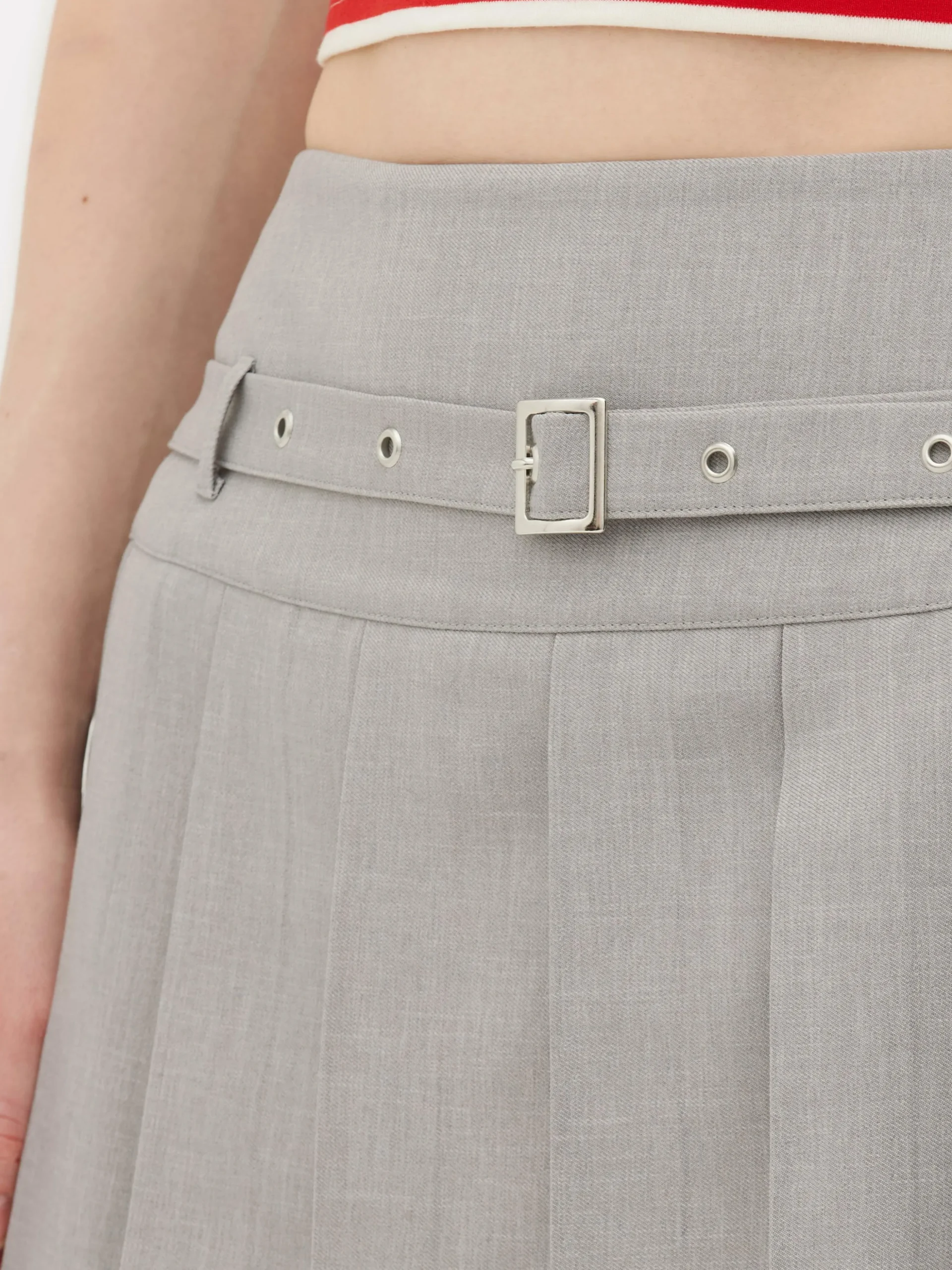 minijupe_plisse__boucle_2.webp Mini-jupe Plissée à Boucle