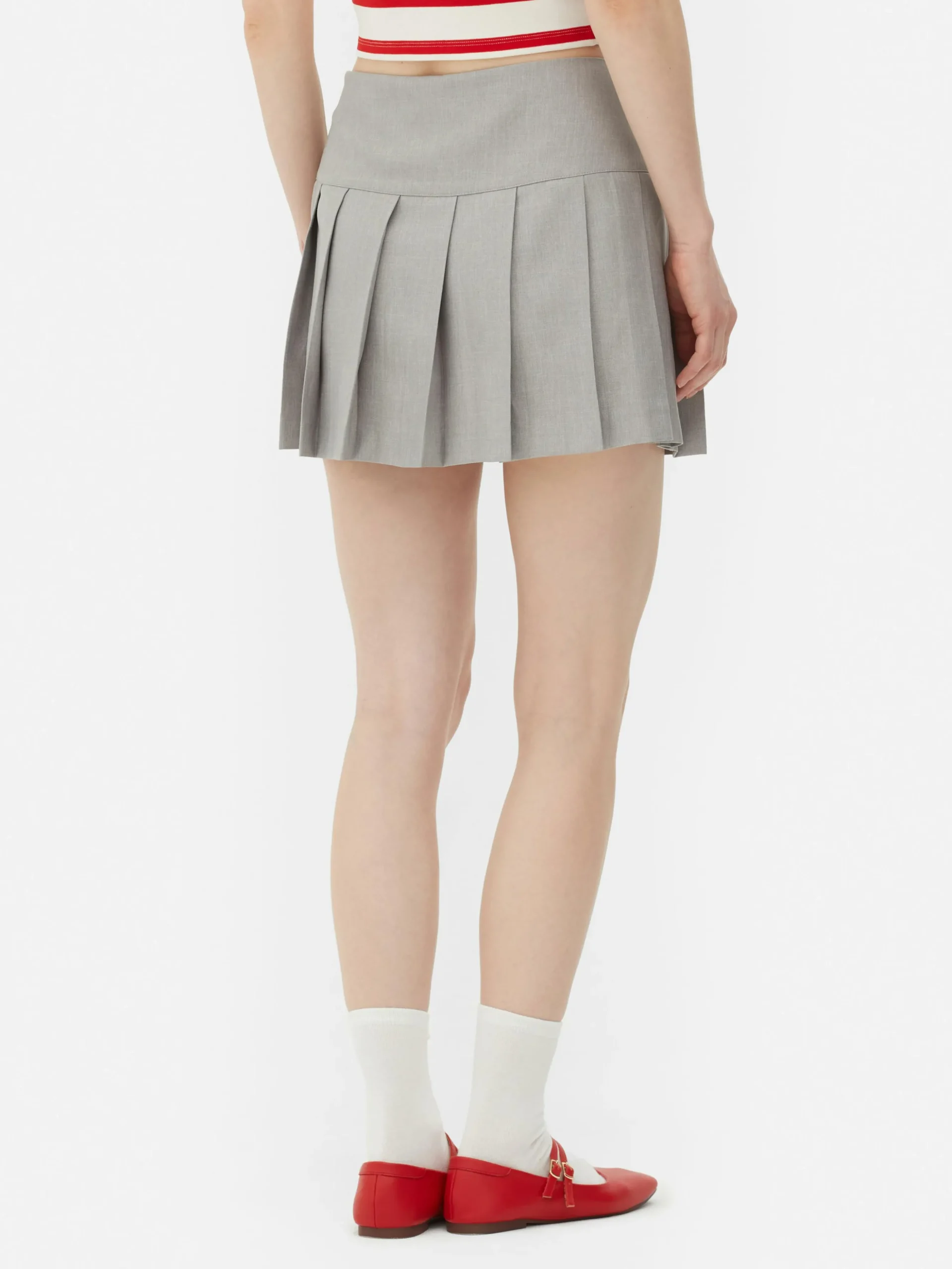 minijupe_plisse__boucle_3.webp Mini-jupe Plissée à Boucle