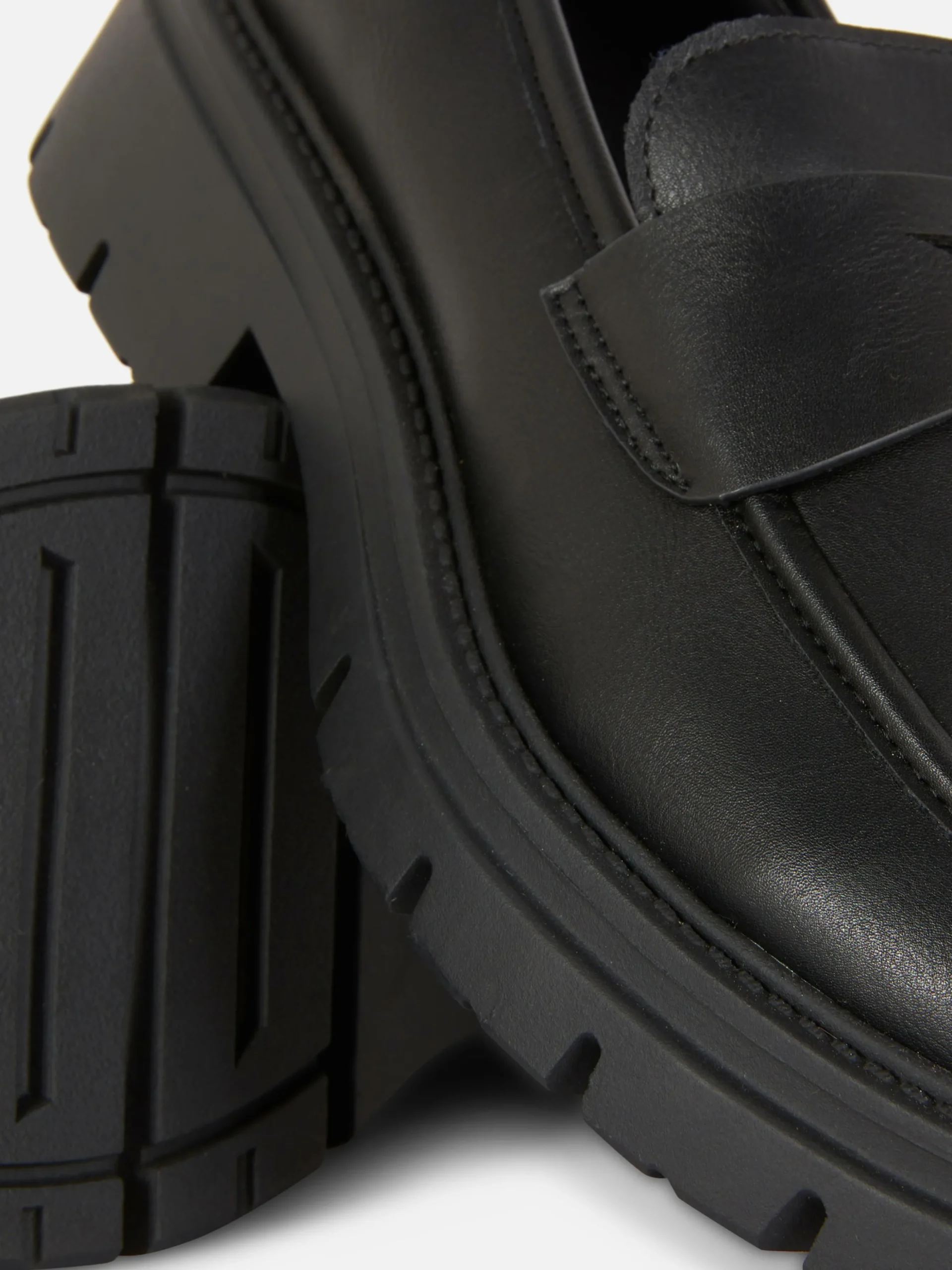 mocassins_en_simili_cuir__4-1.webp Mocassins En Simili Cuir à Semelle épaisse