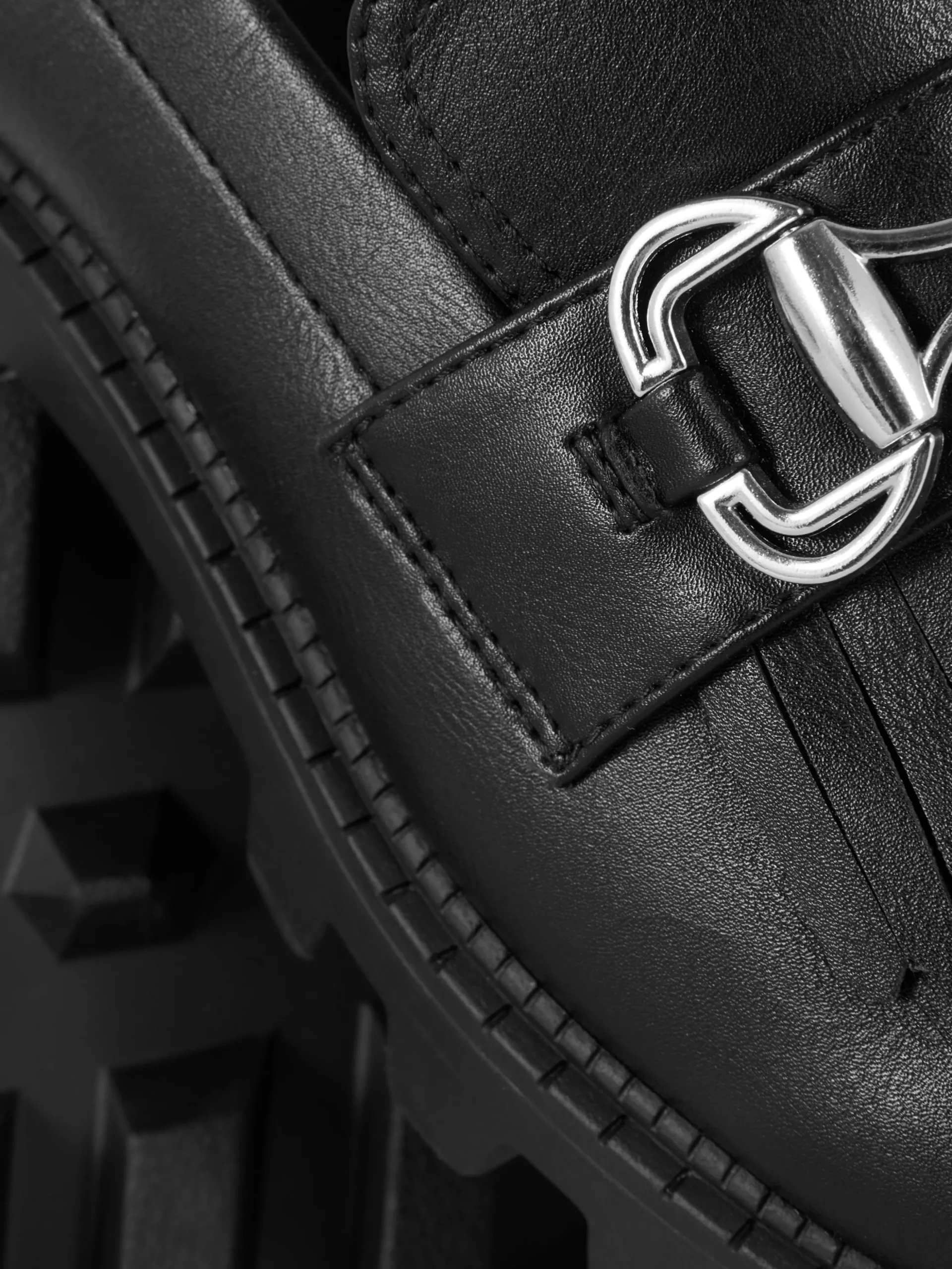 mocassins_pais__frange_ri_4-1.webp Mocassins épais à Frange Rita Ora