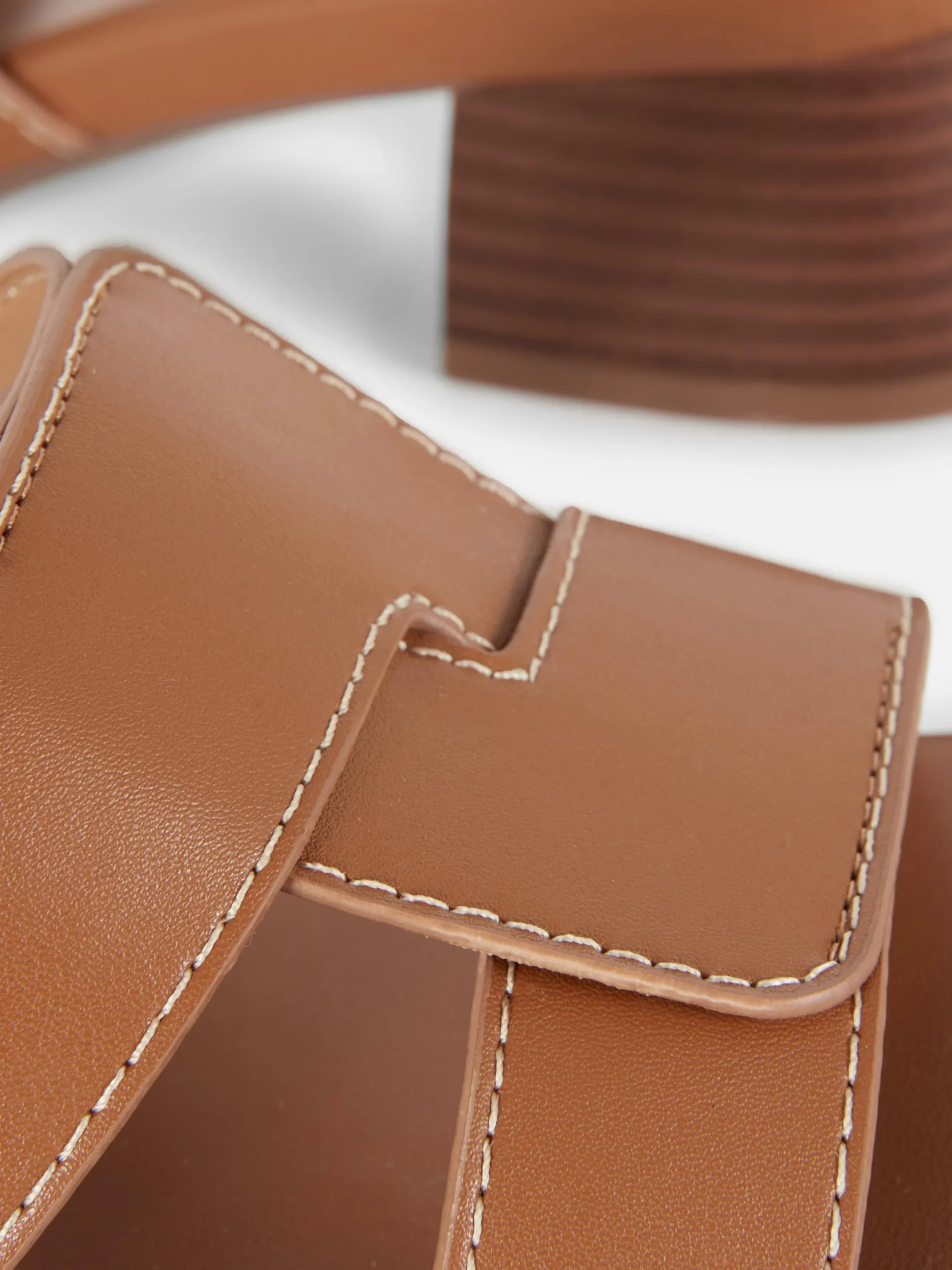 mules__talons_avec_bride__4-1.webp Mules à Talons Avec Bride à Maillon