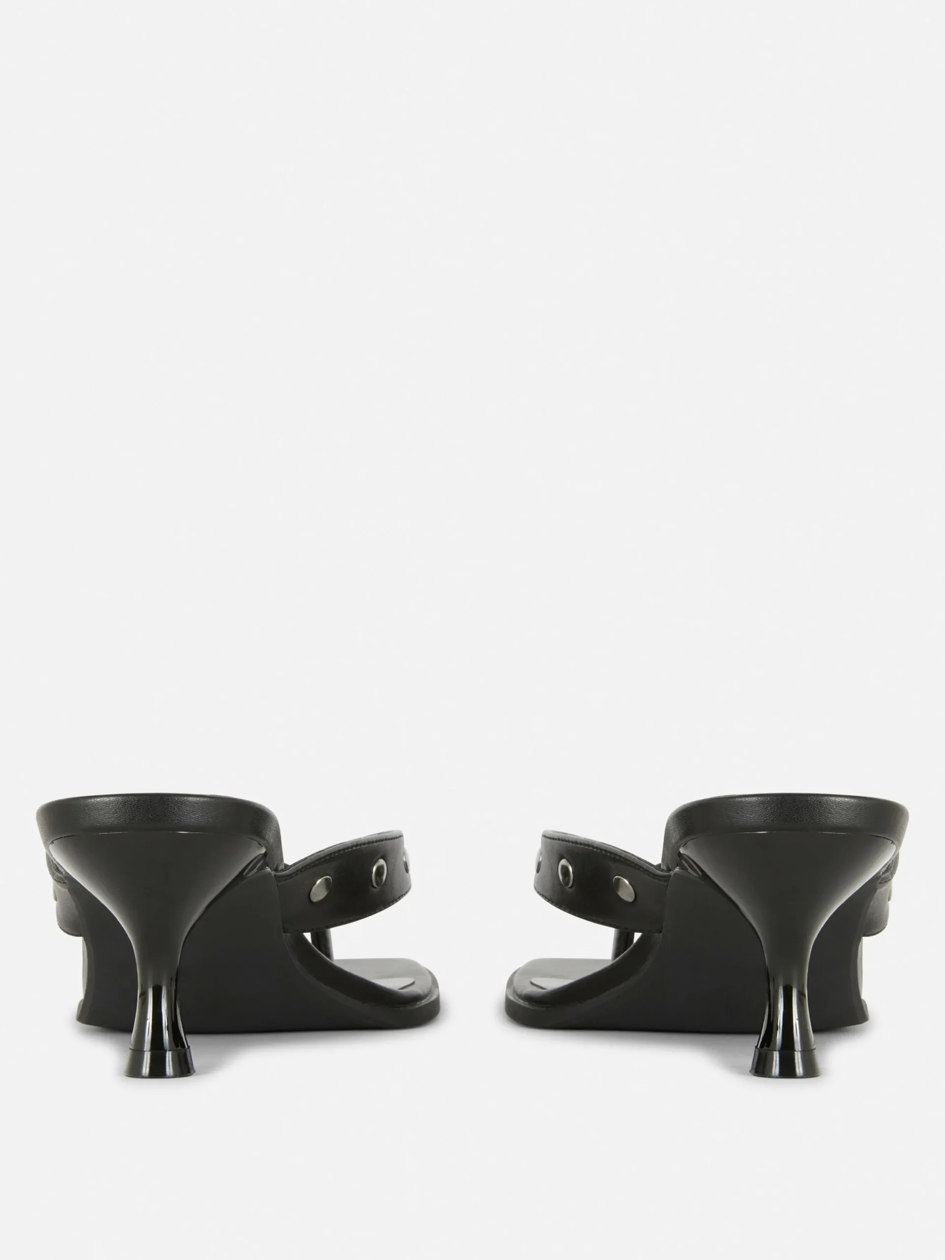 mules_cloutes_en_simili_c_2.webp Mules Cloutées En Simili Cuir Rita Ora