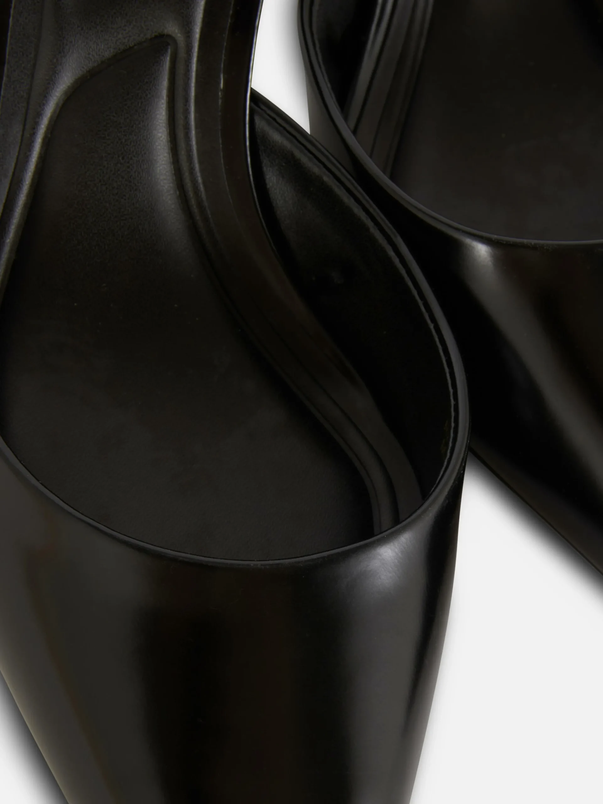 mules_pointues__petits_ta_4.webp Mules Pointues à Petits Talons