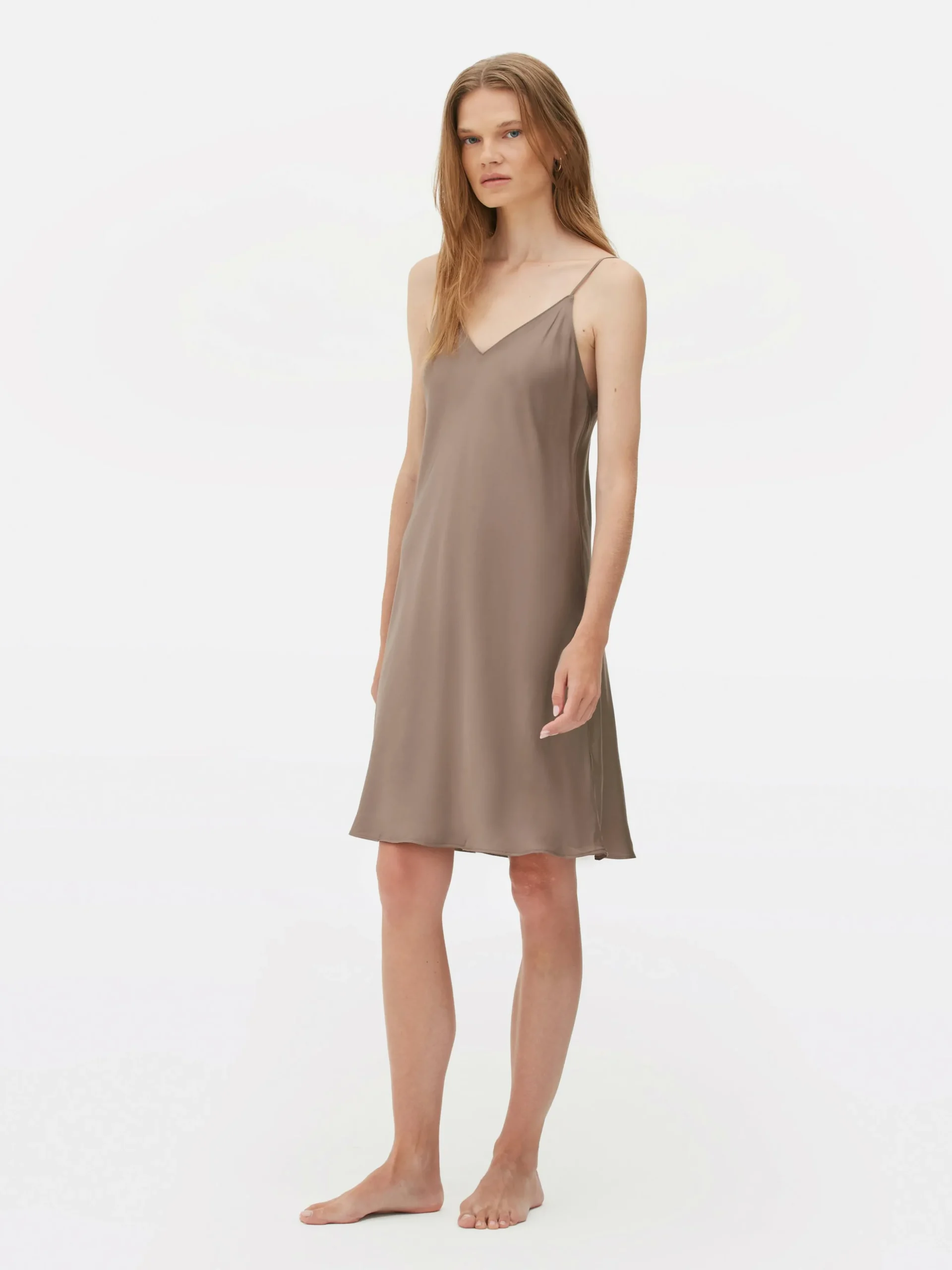 nuisette_en_satin__col_en_0.webp Nuisette En Satin à Col En V