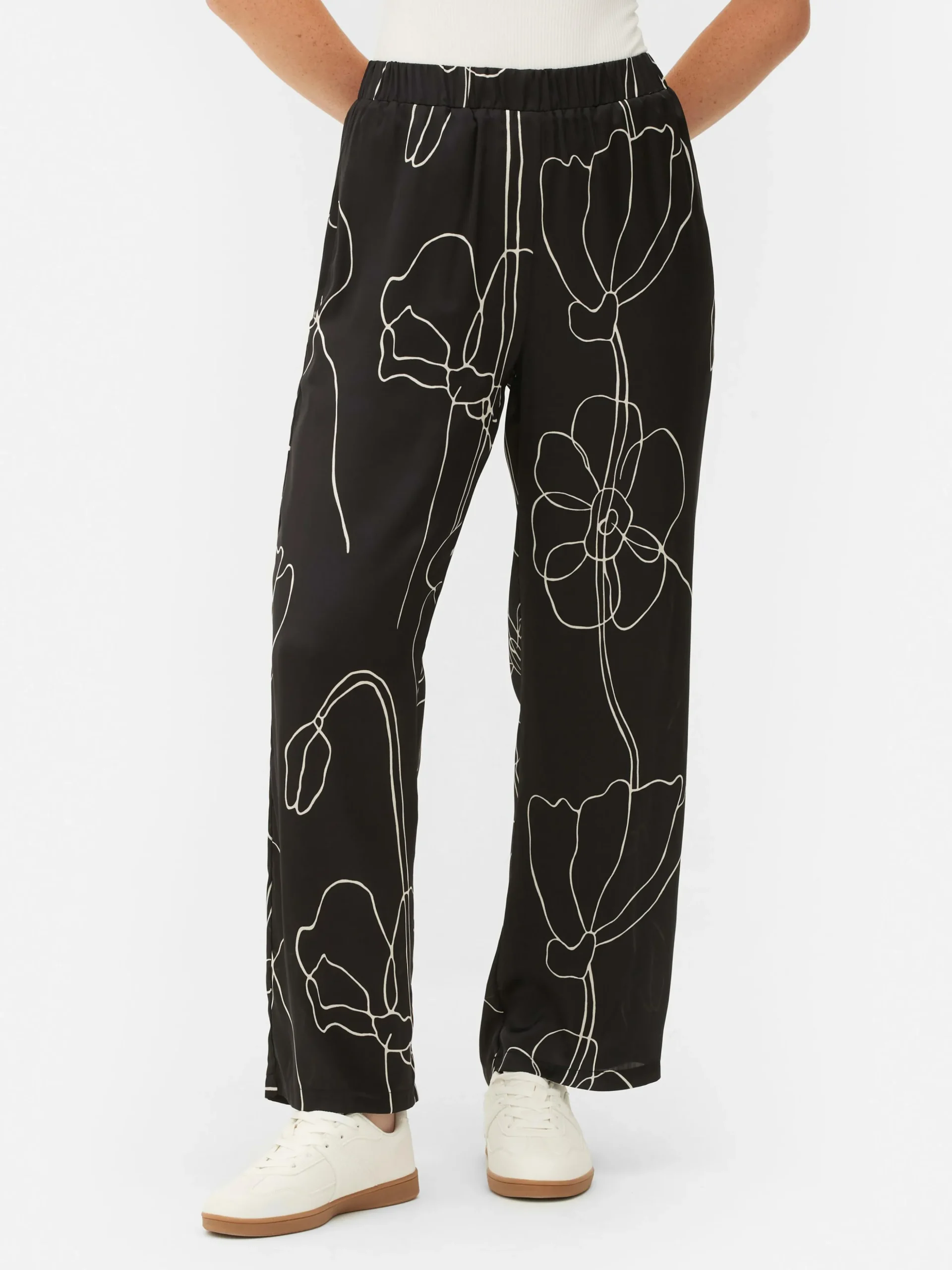 pantalon__fleurs_en_satin_1.webp Pantalon à Fleurs En Satin à Coordonner