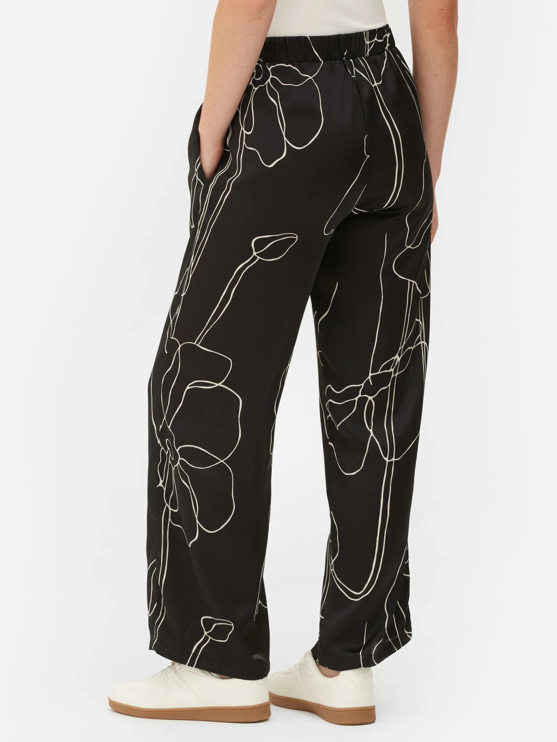 pantalon__fleurs_en_satin_3.webp Pantalon à Fleurs En Satin à Coordonner