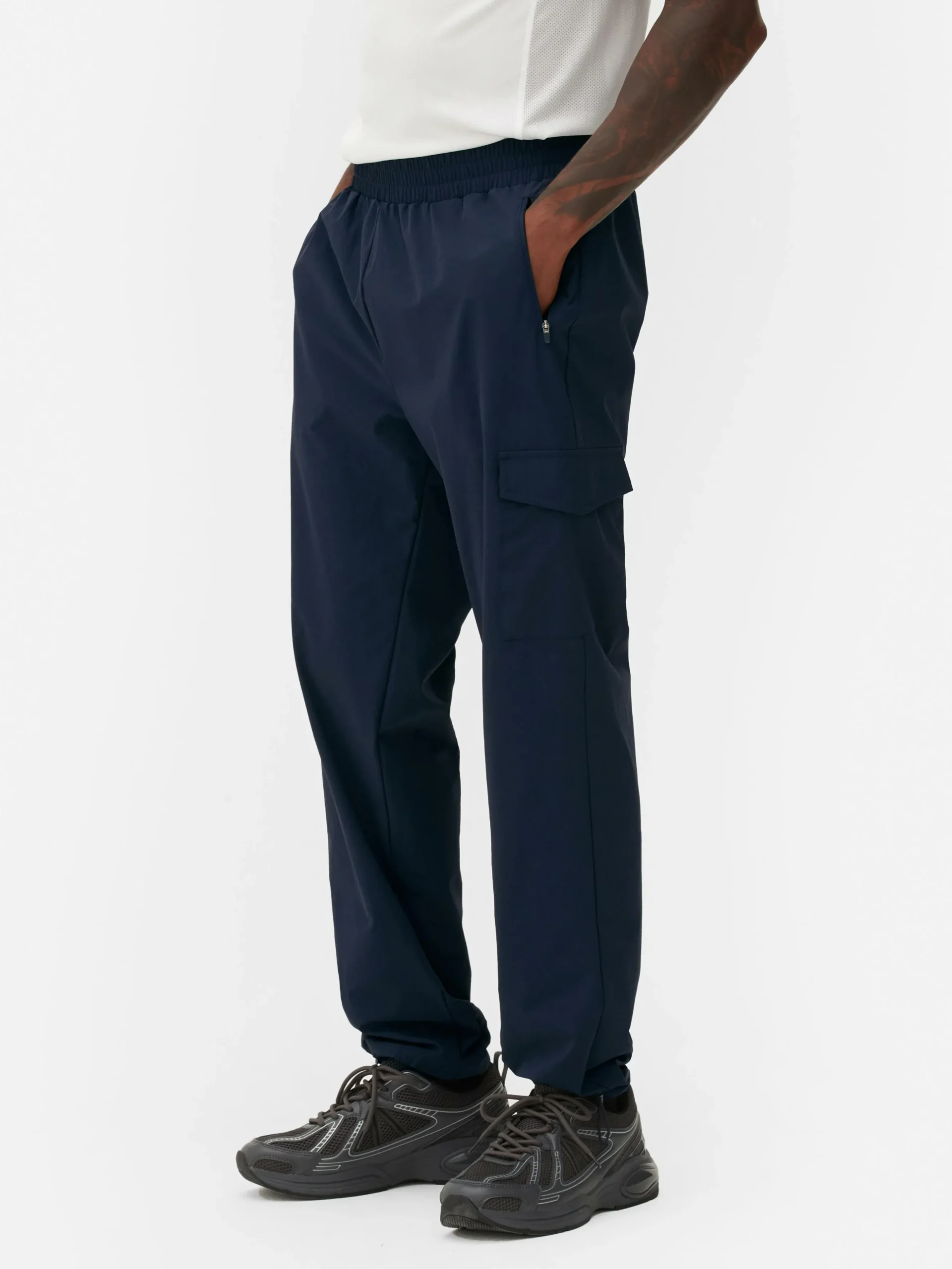 pantalon_cargo_resserr_au_0-2.webp Pantalon Cargo Resserré Aux Chevilles Avec Bloque-cordon